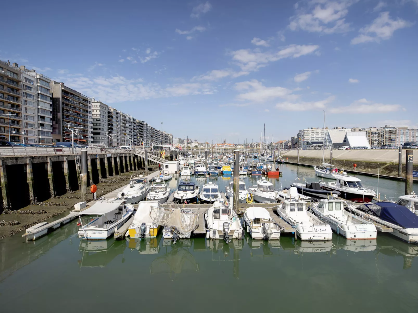 SeaRise with lateral sea view & parking-Buiten