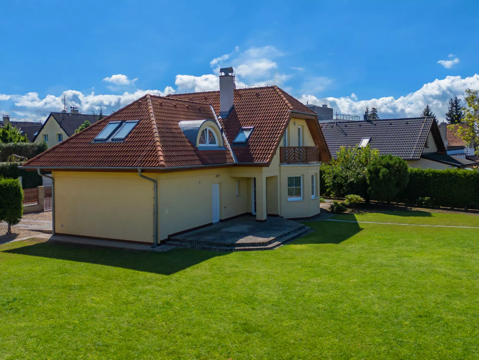 Pool & Garden Villa-Buiten