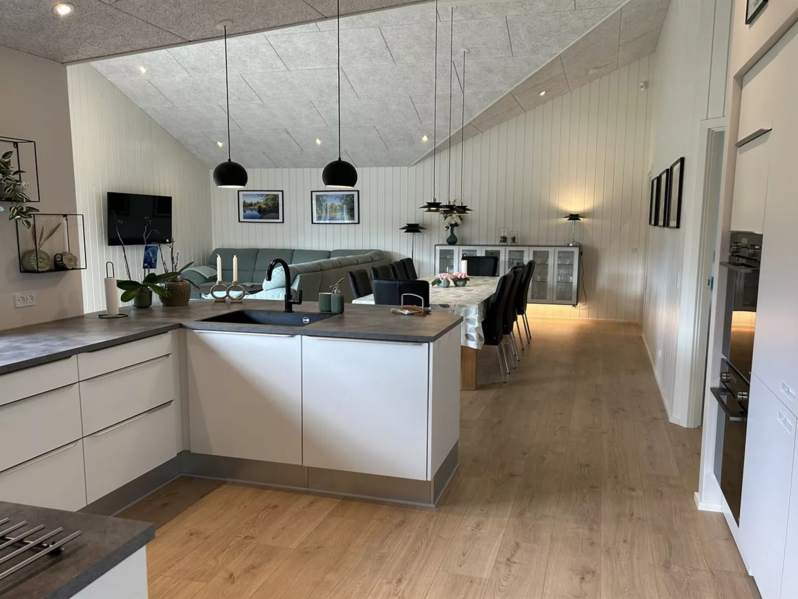 "Frederikke" - 990m from the sea-Binnen