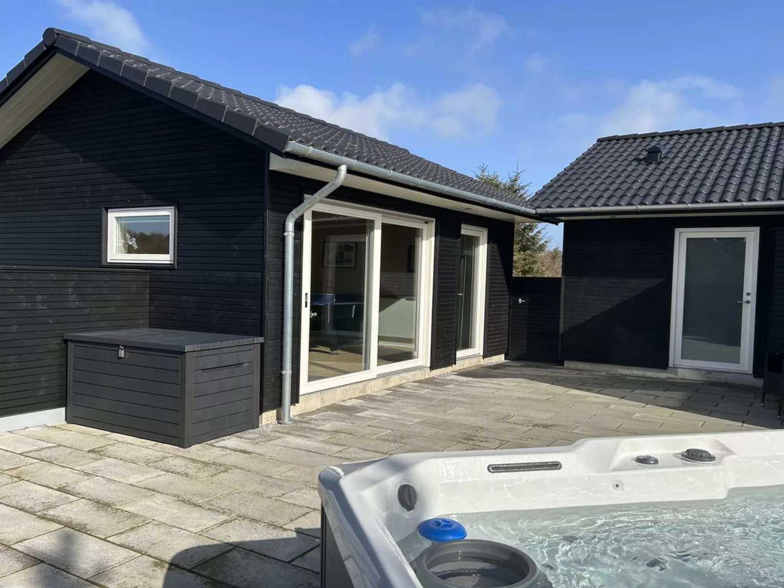 "Frederikke" - 990m from the sea-Binnen