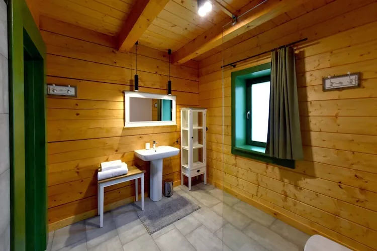 Domy nad Drawskim-Badkamer