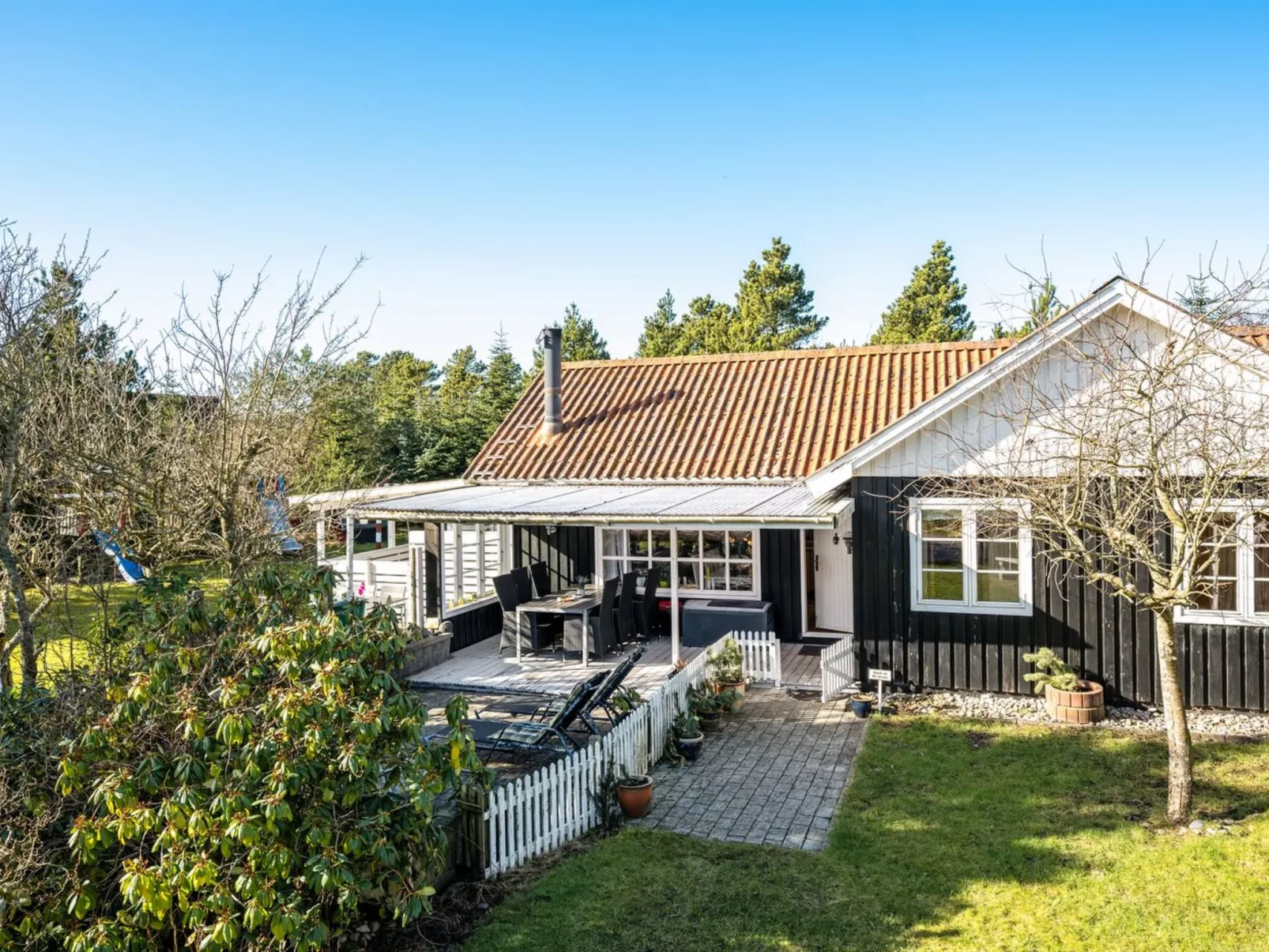 "Adam" - 1.6km from the sea-Buiten