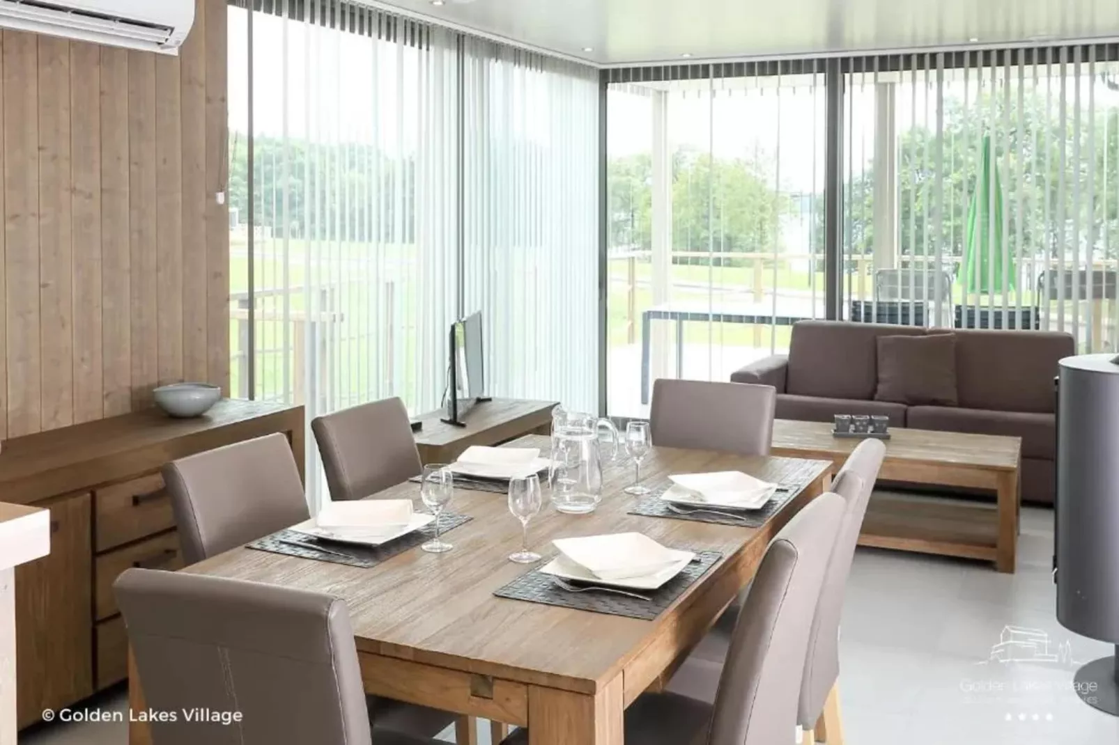 8 persons - 4 rooms 130m² without sauna-Eetkamer