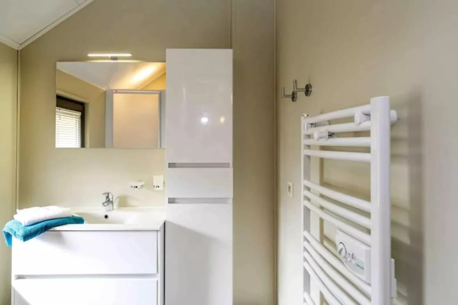 8 persons - 4 rooms 130m² without sauna-Badkamer