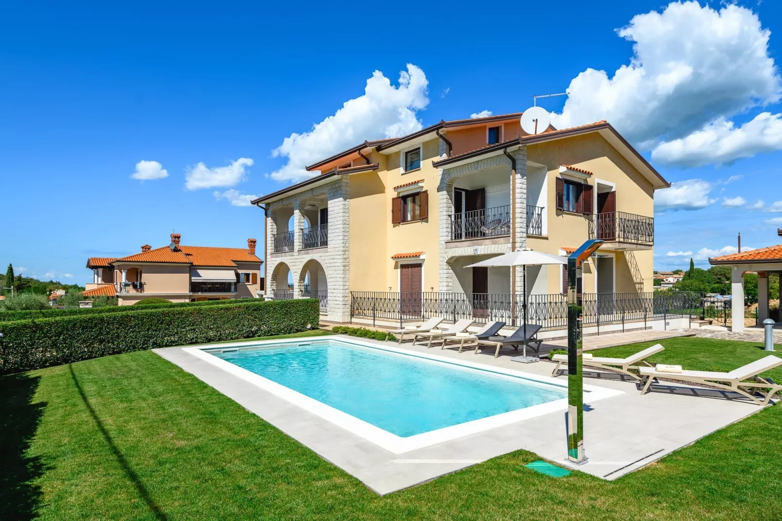 poolofhouse