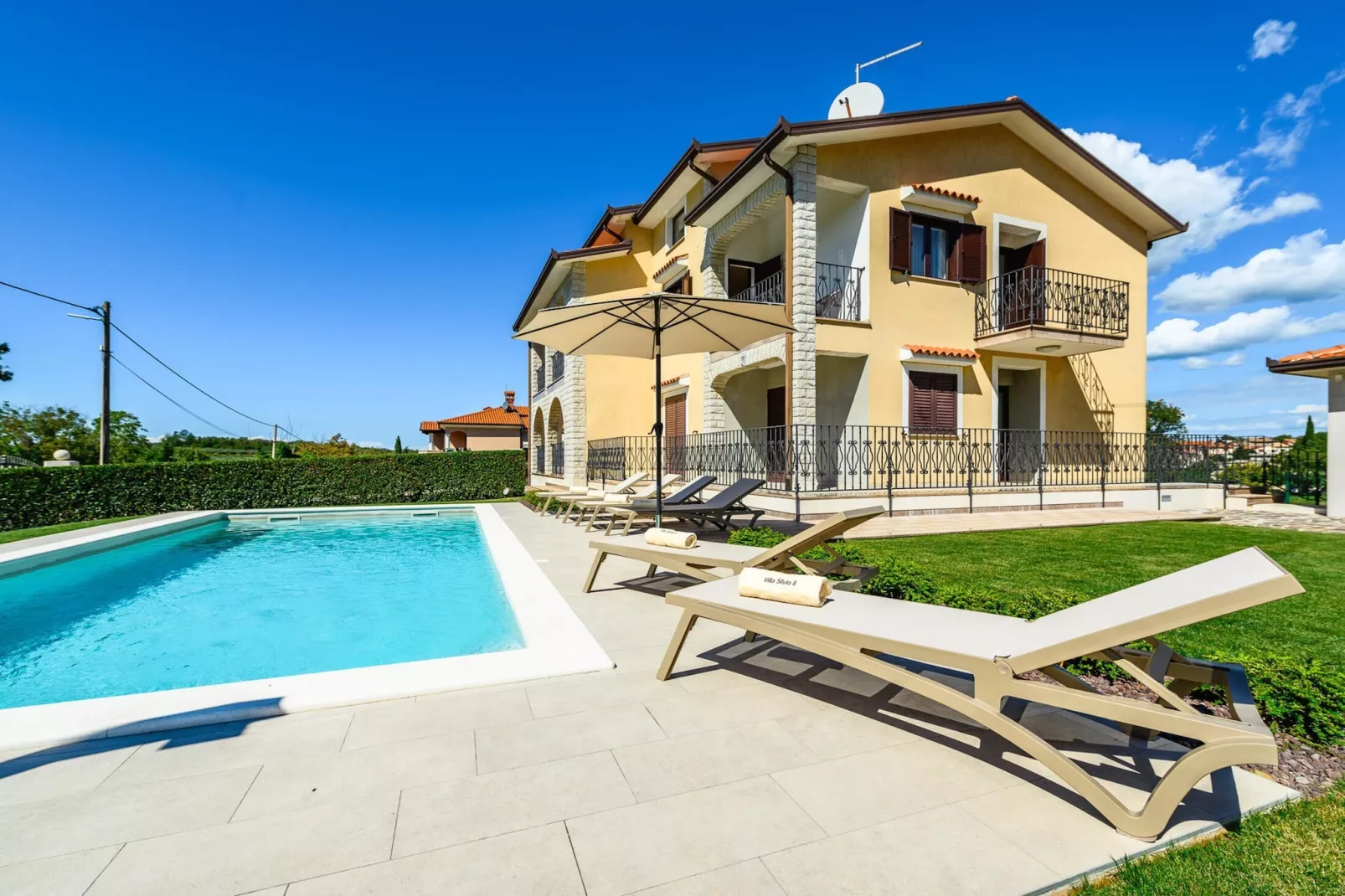 Premium Apartment Silvia II with private pool-Zwembad