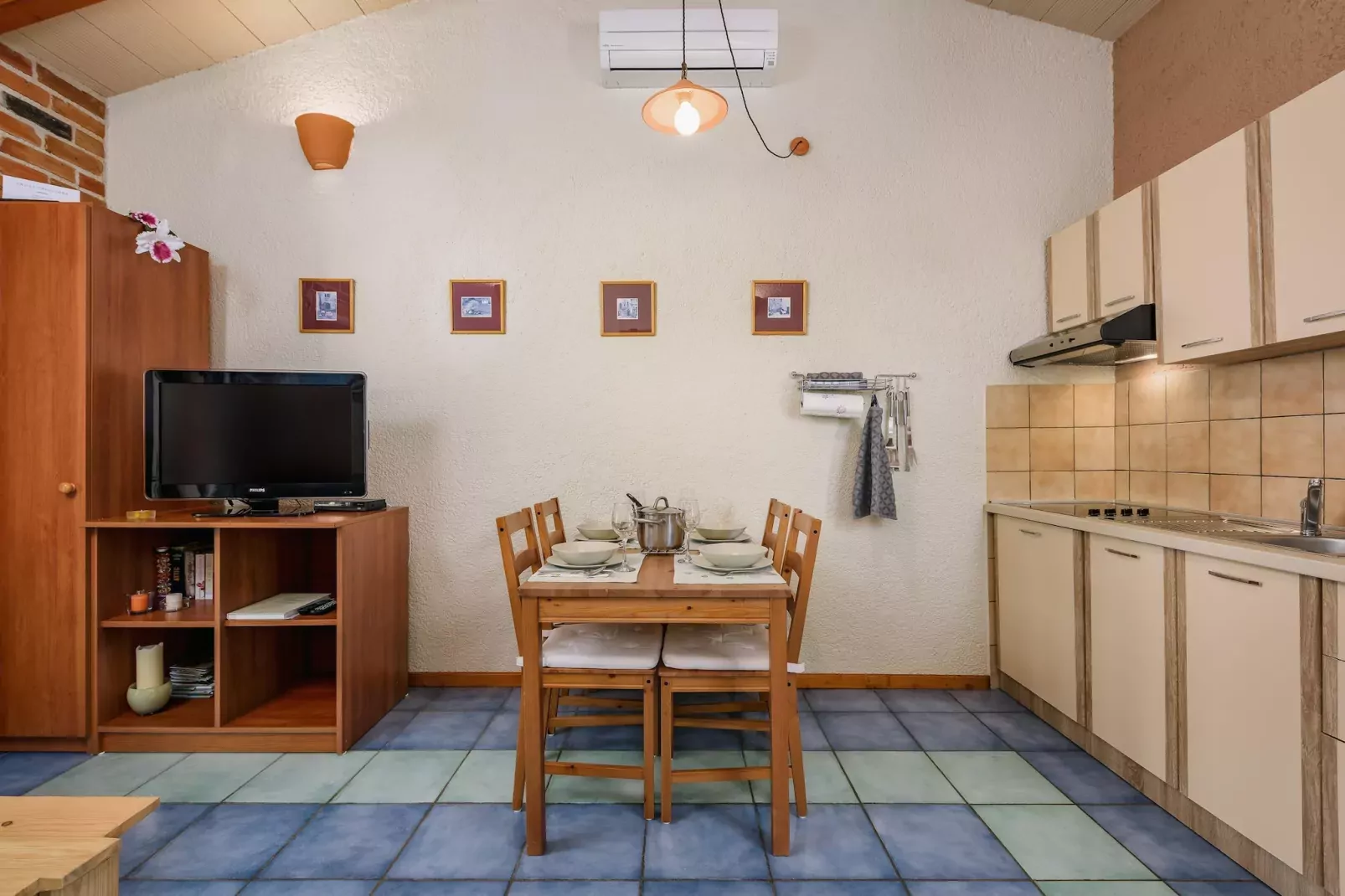 Apartment Milena- Visnjan with pool-Eetkamer