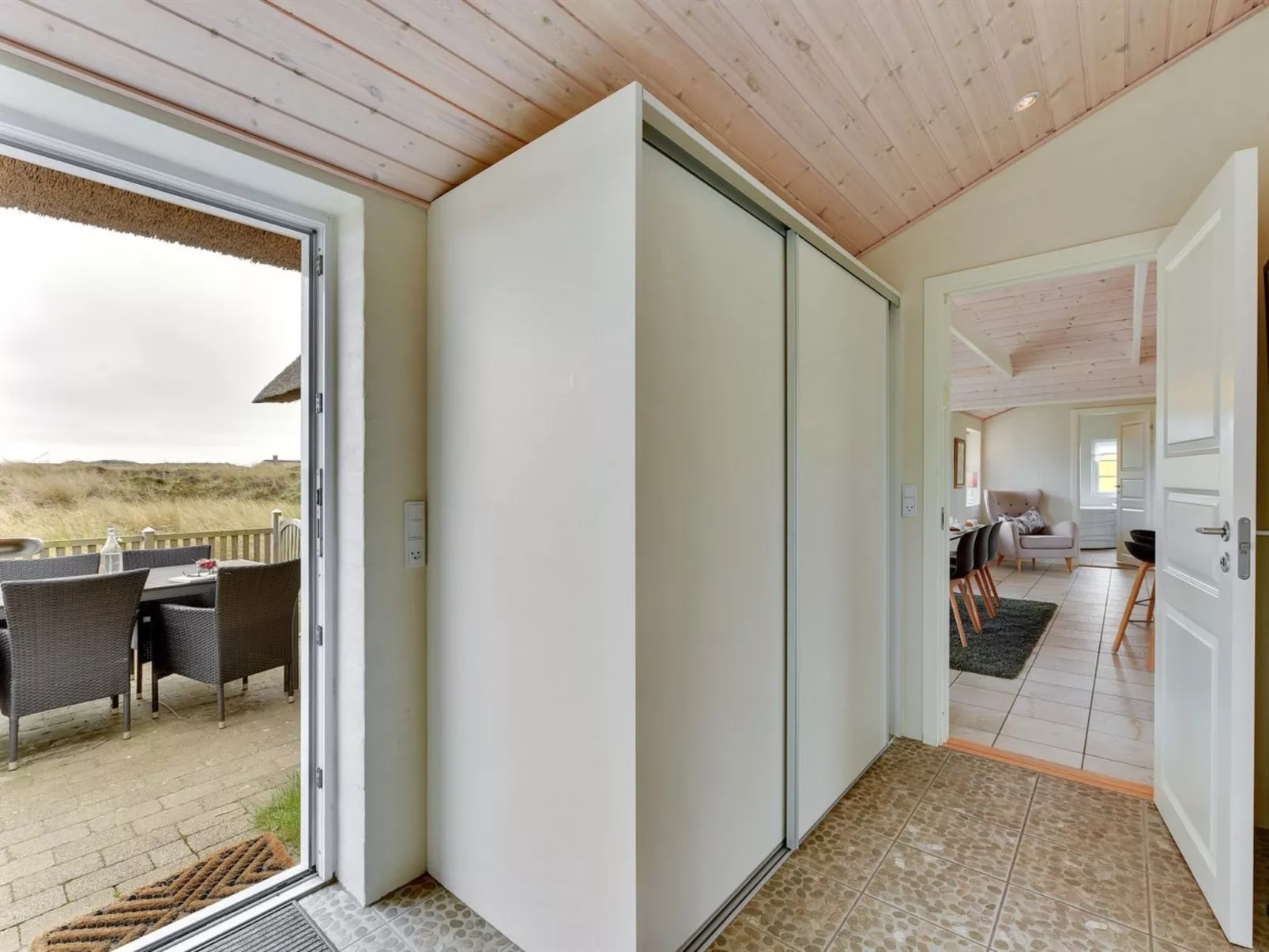 "Hærulf" - 300m from the sea-Binnen