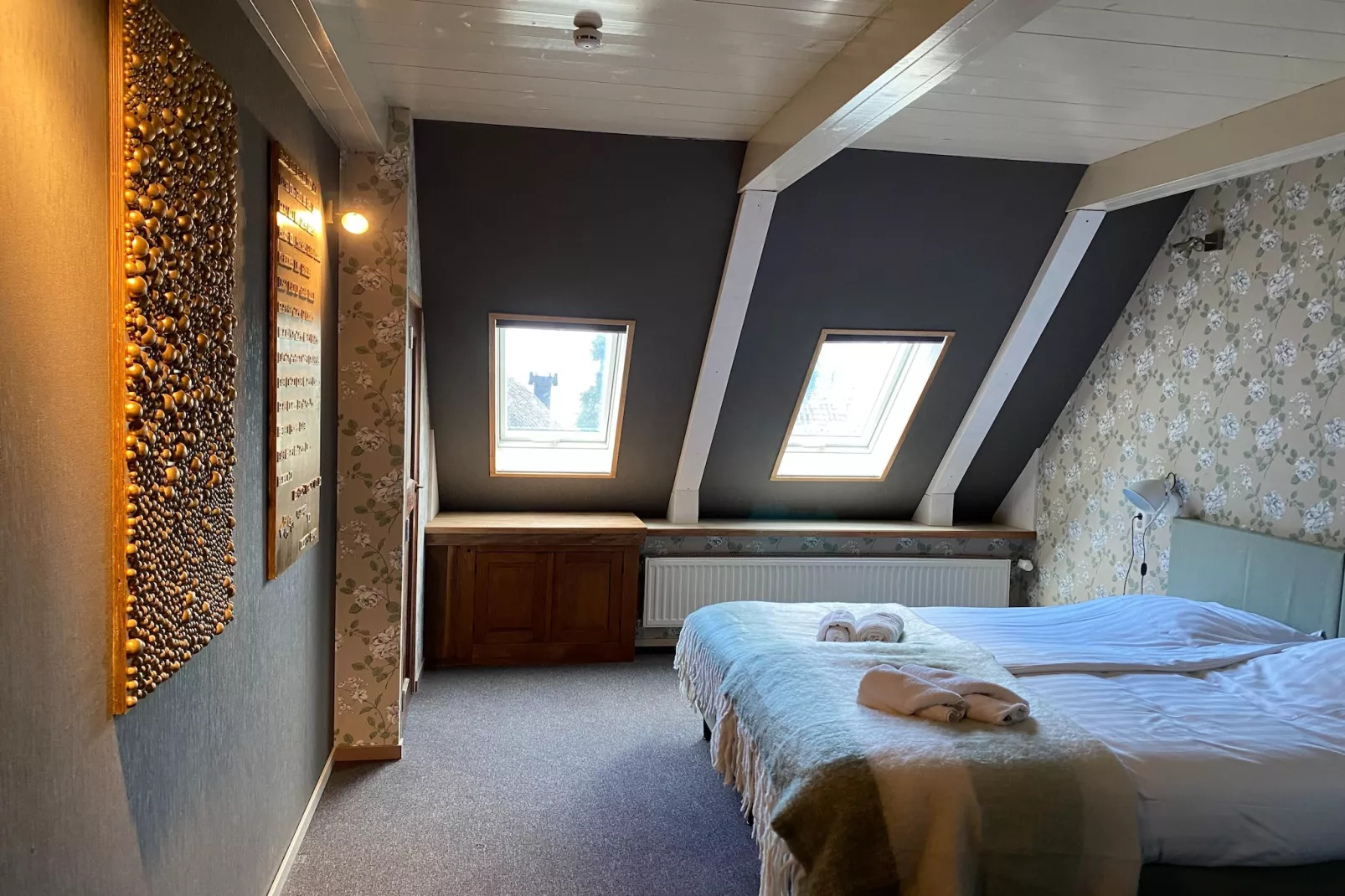 13-17 pax holiday home with separated apartments and gardens-Slaapkamer