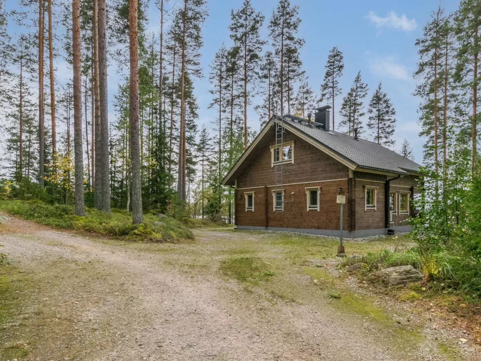 Metsola / huilinpaikka-Buiten