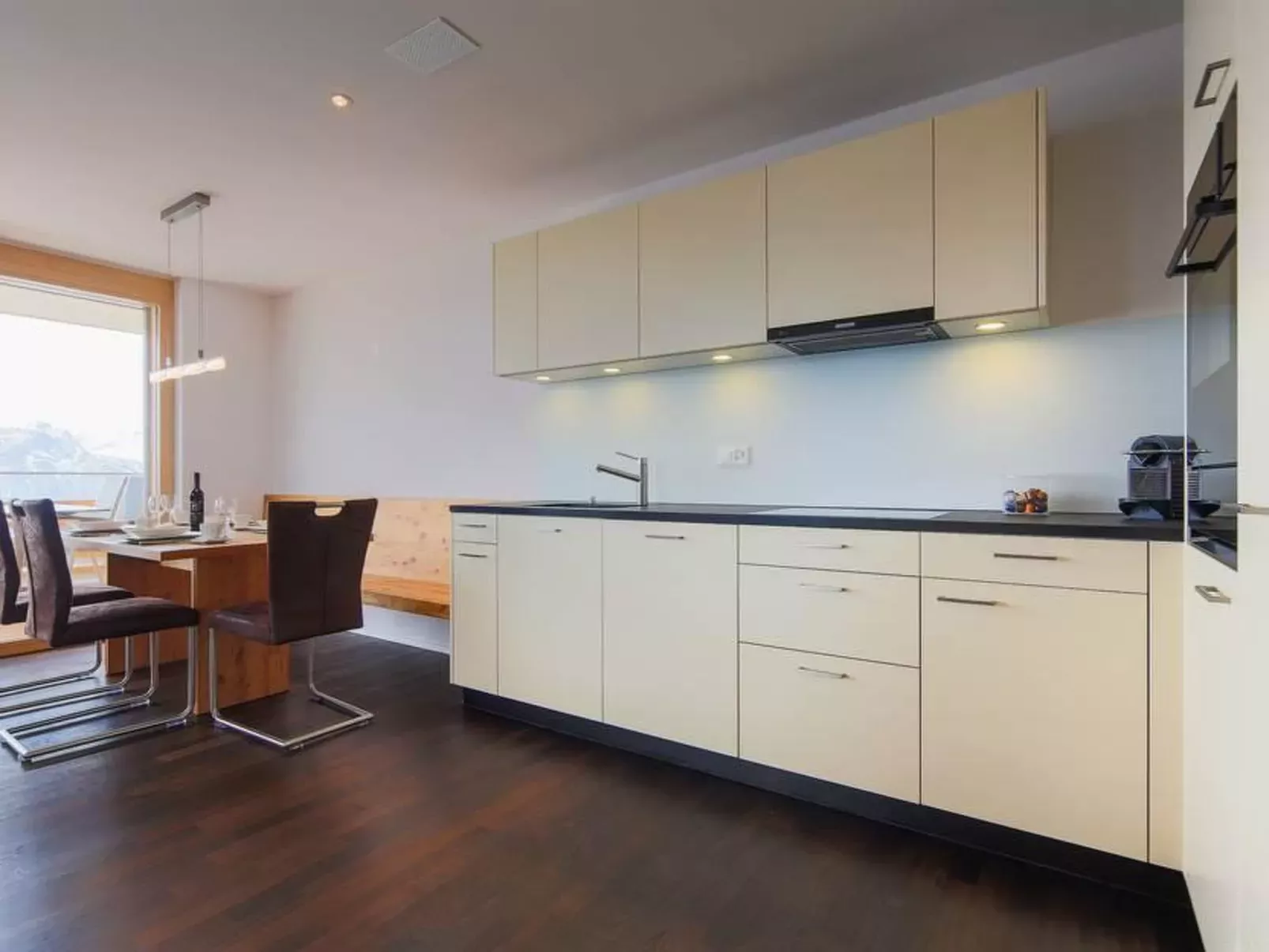 Apartmenthaus Riederhoru A 1. OG Ost-Binnen