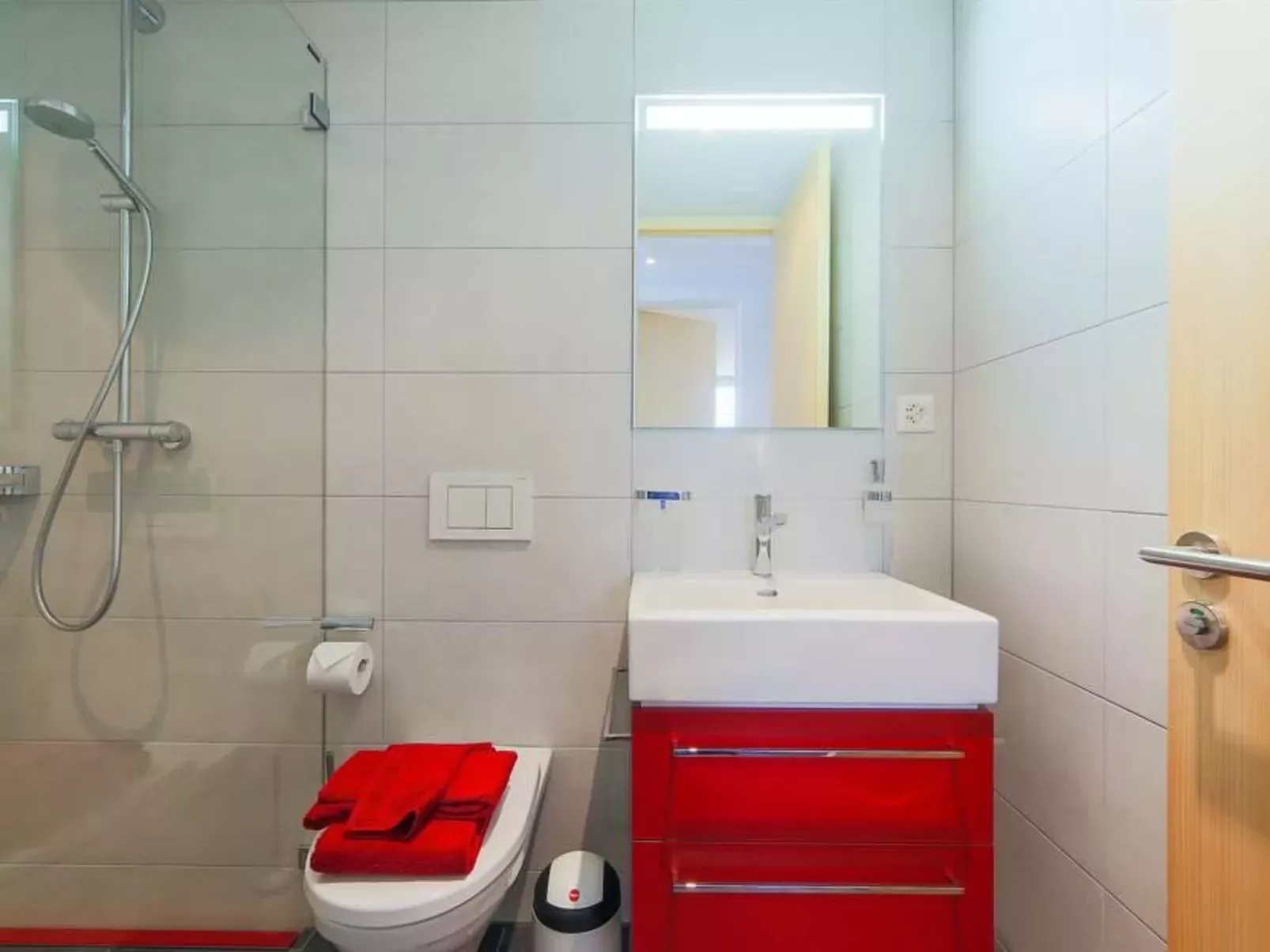 Apartmenthaus Riederhoru A 1. OG Ost-Binnen