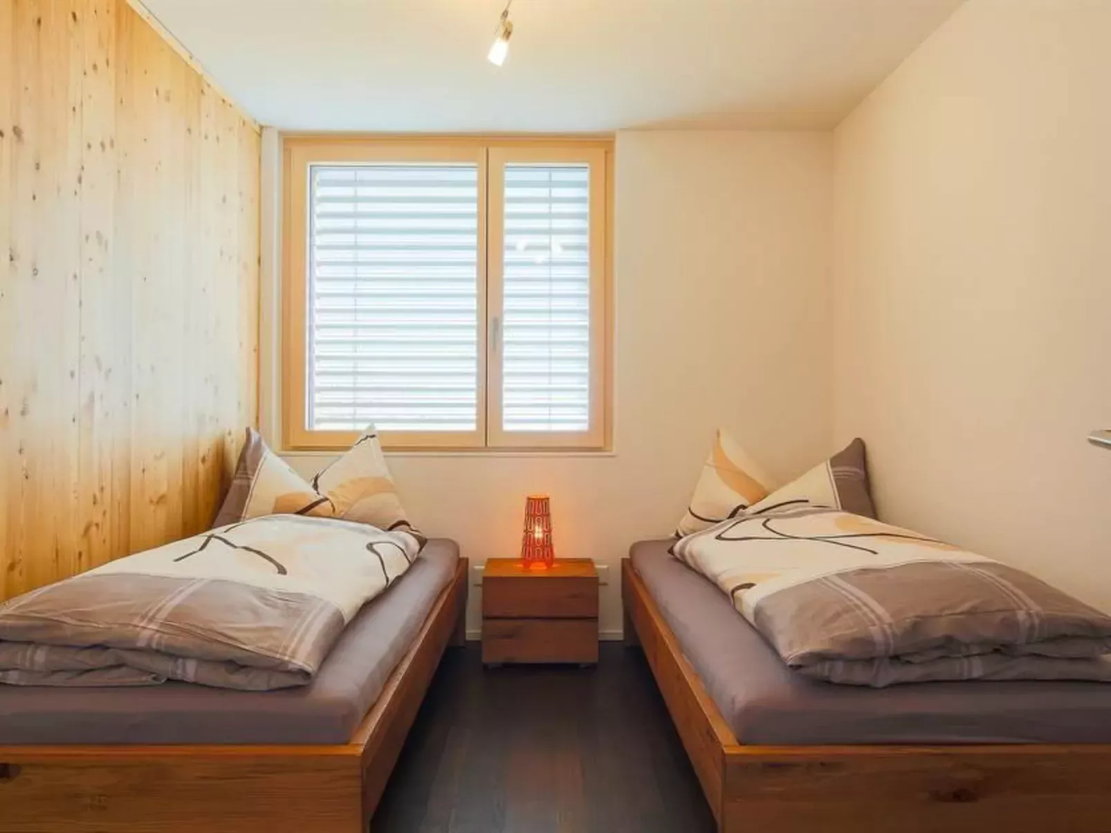 Apartmenthaus Riederhoru A 1. OG Ost-Binnen