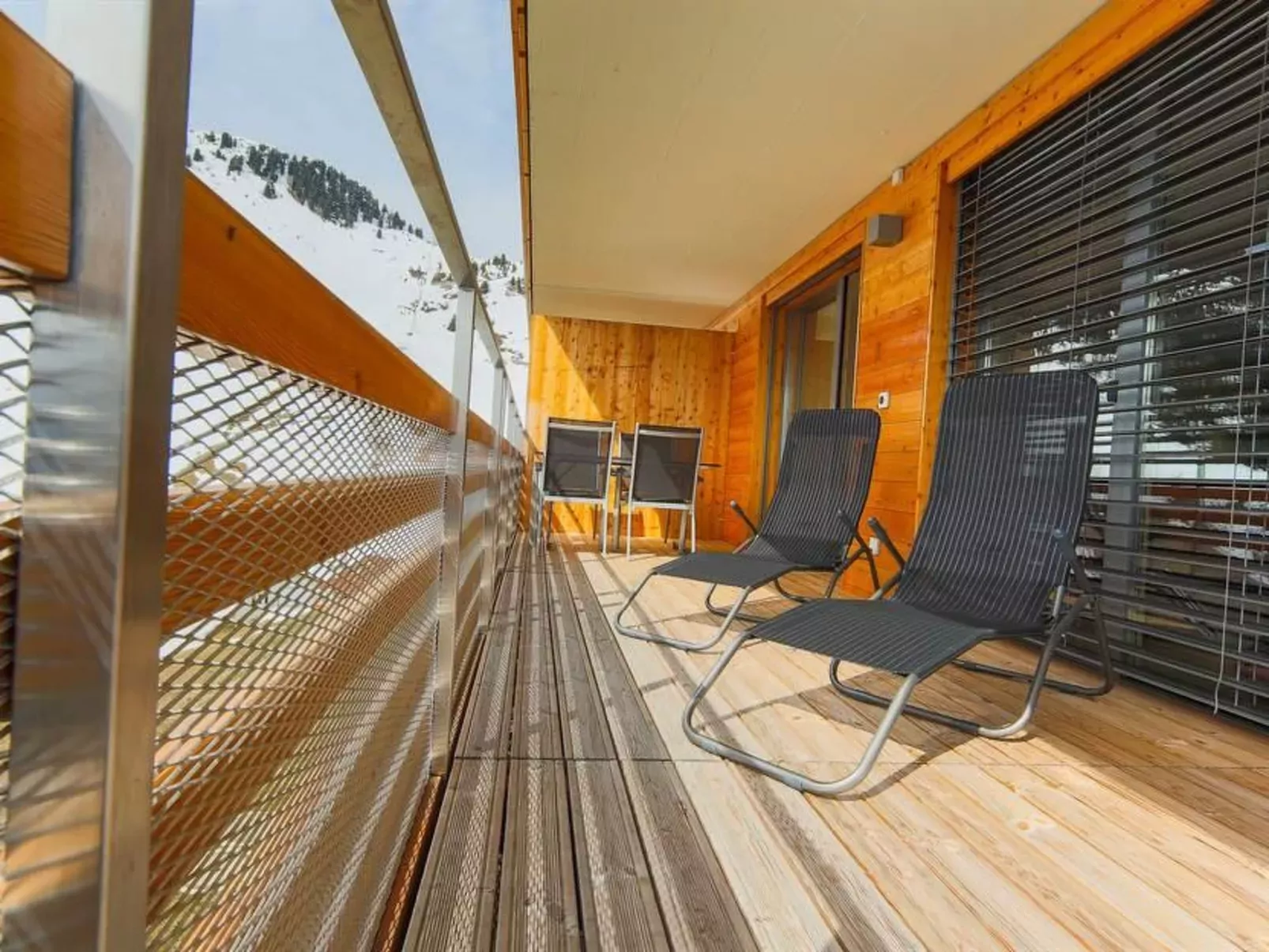 Apartmenthaus Riederhoru A 1. OG Ost-Binnen
