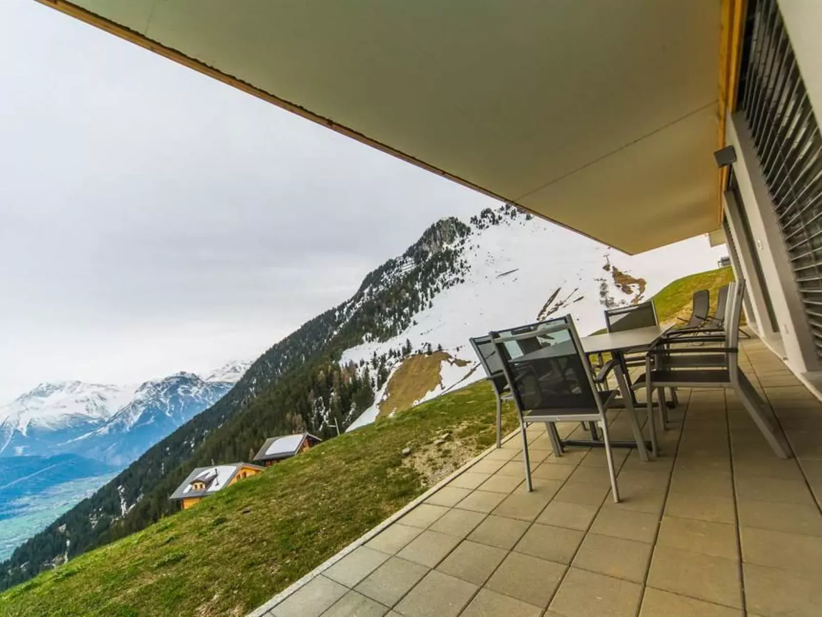 Apartmenthaus Riederhoru A EG-Buiten