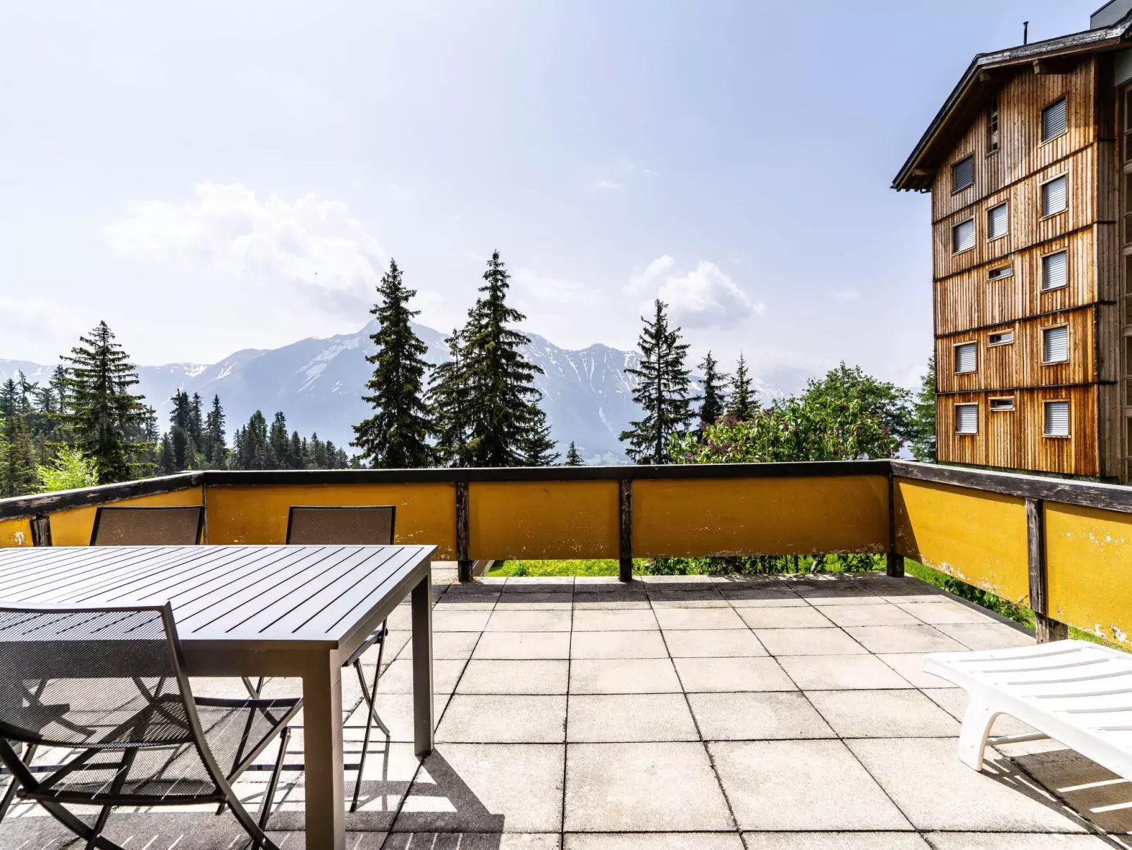 Bürcher Haus 1. OG Süd-West-Buiten