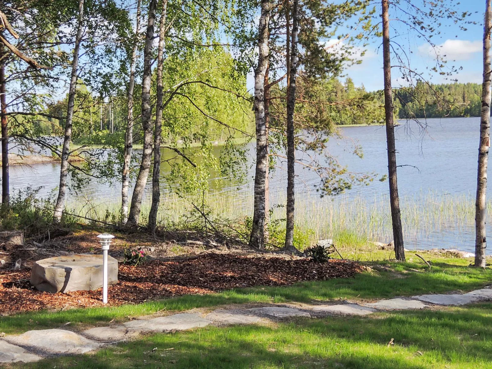 Nesterin helmi-Buiten