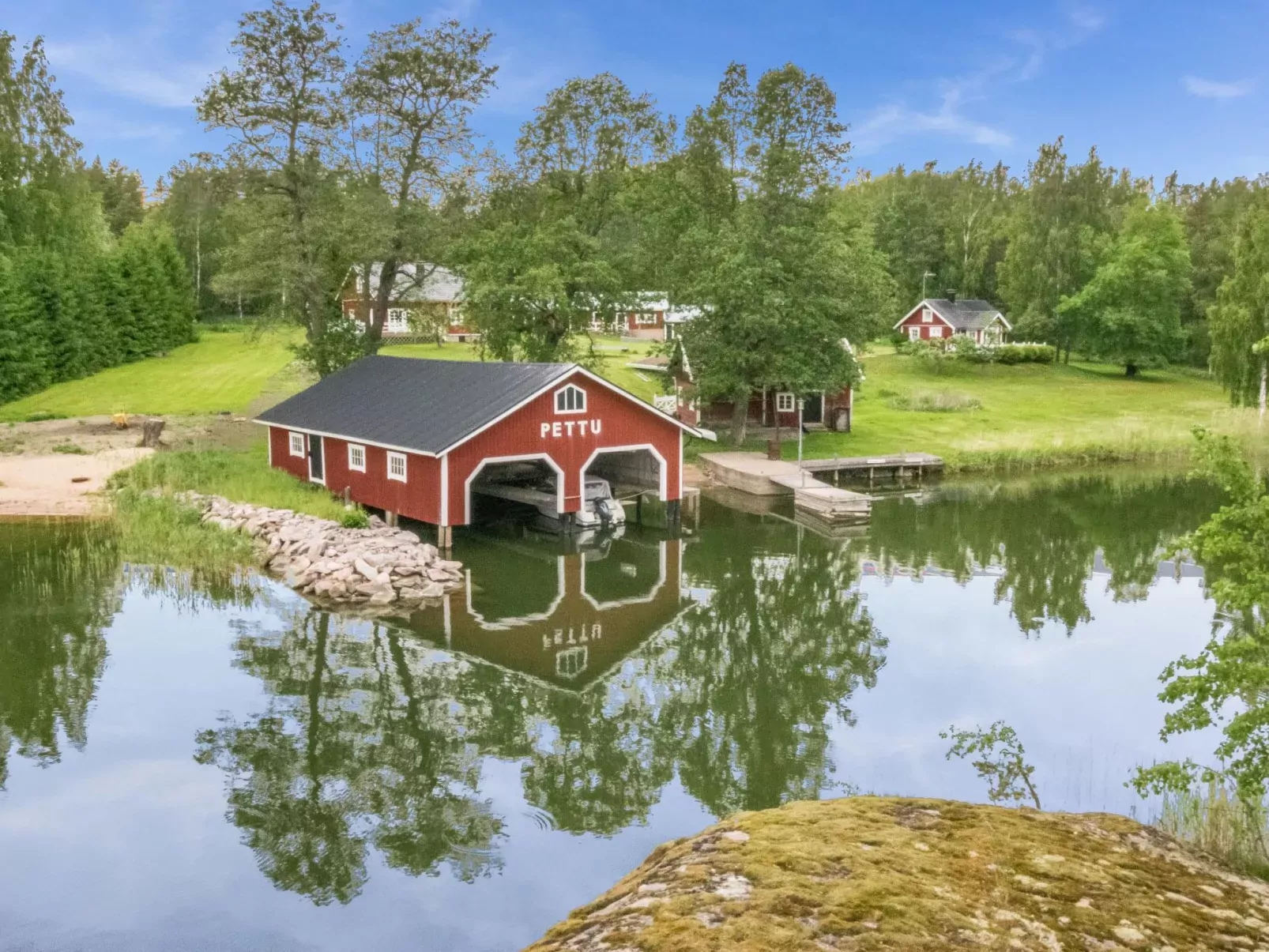 Lilla nennebo-Buiten
