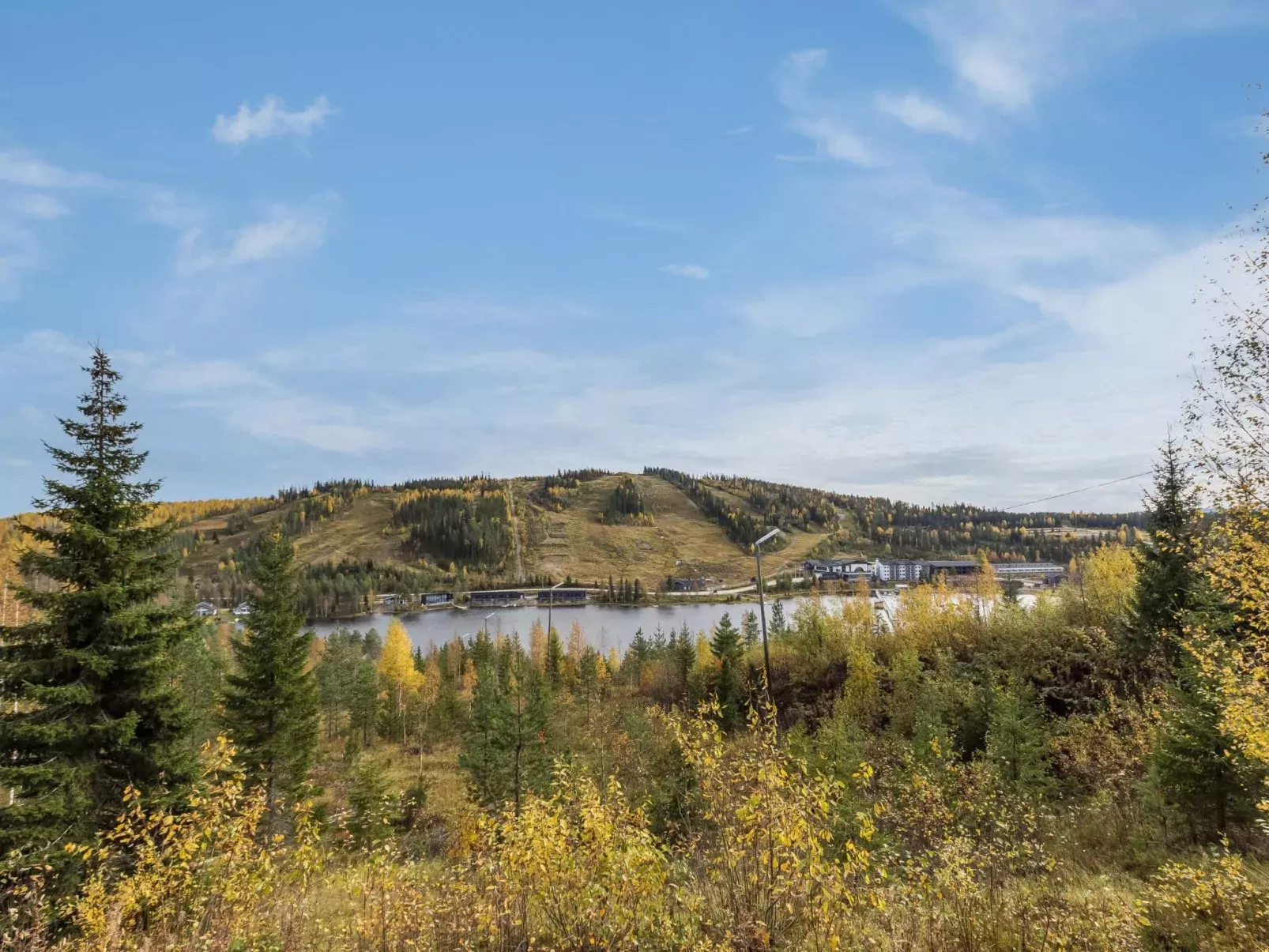 Alppikylä 1a paritalo-Buiten
