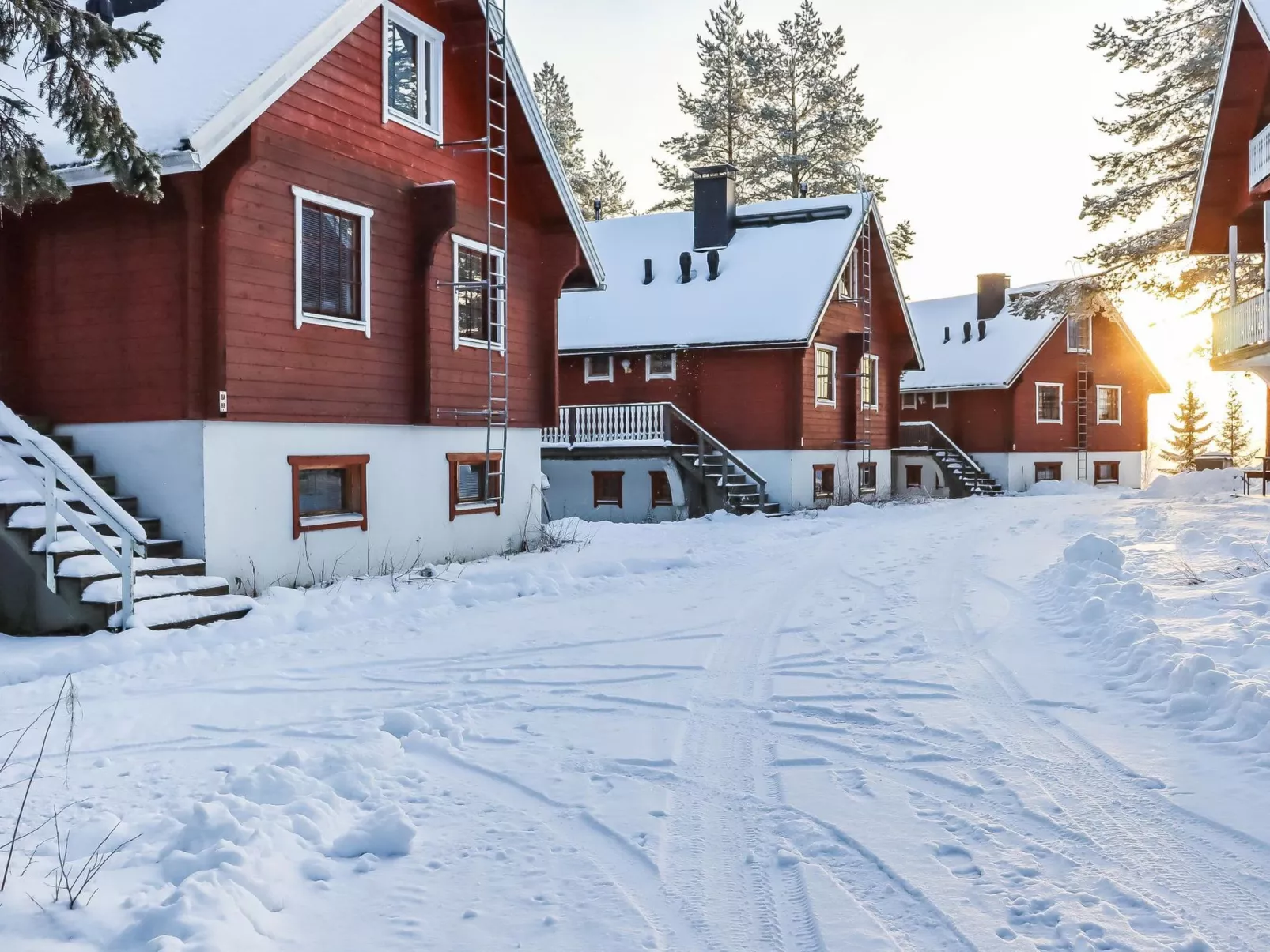 Alppikylä 8a paritalo-Buiten