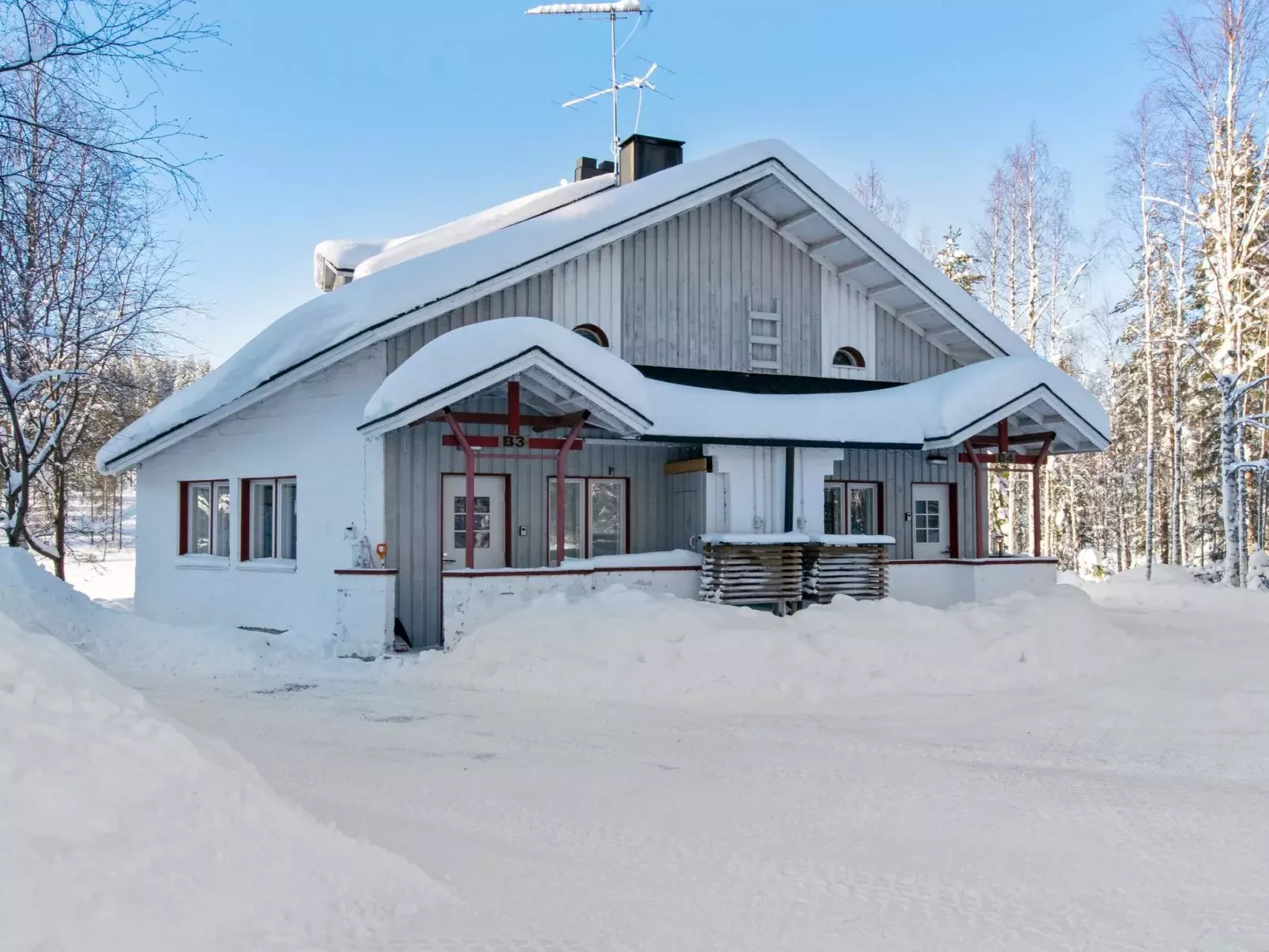 Hallantytär b3 paritalo inc. 2 ski ticke-Buiten