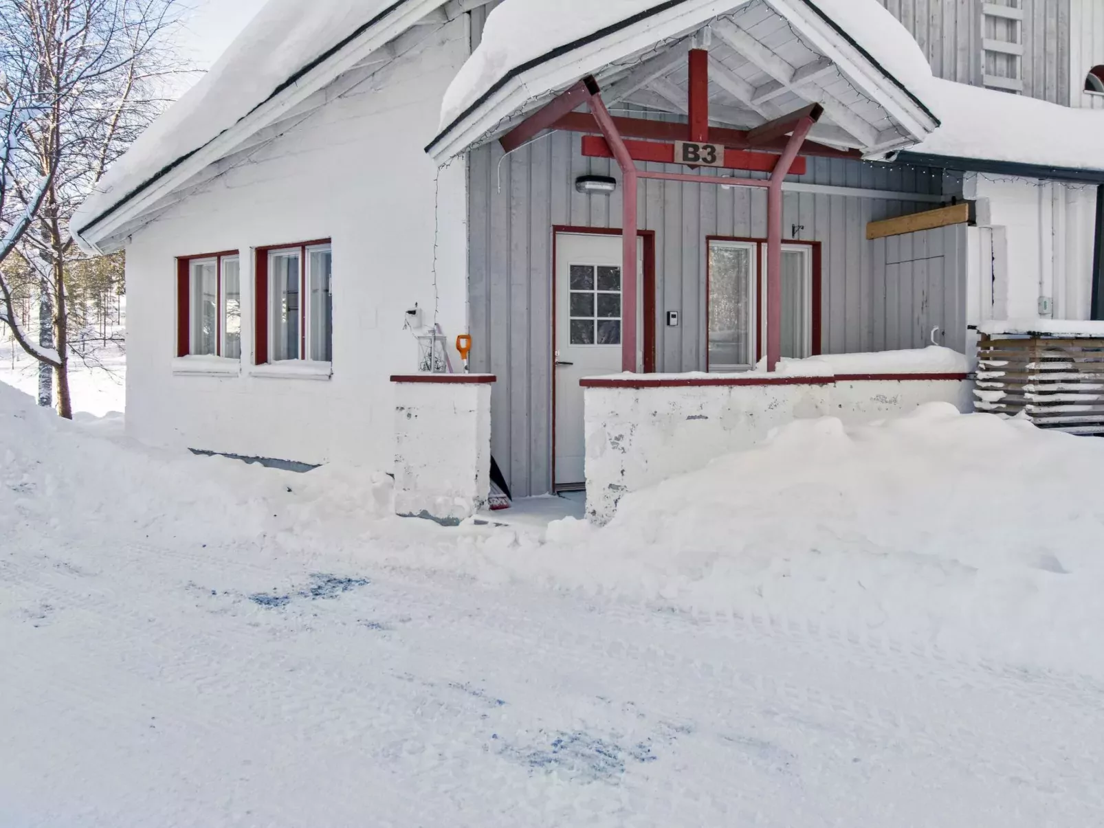 Hallantytär b3 paritalo inc. 2 ski ticke-Buiten