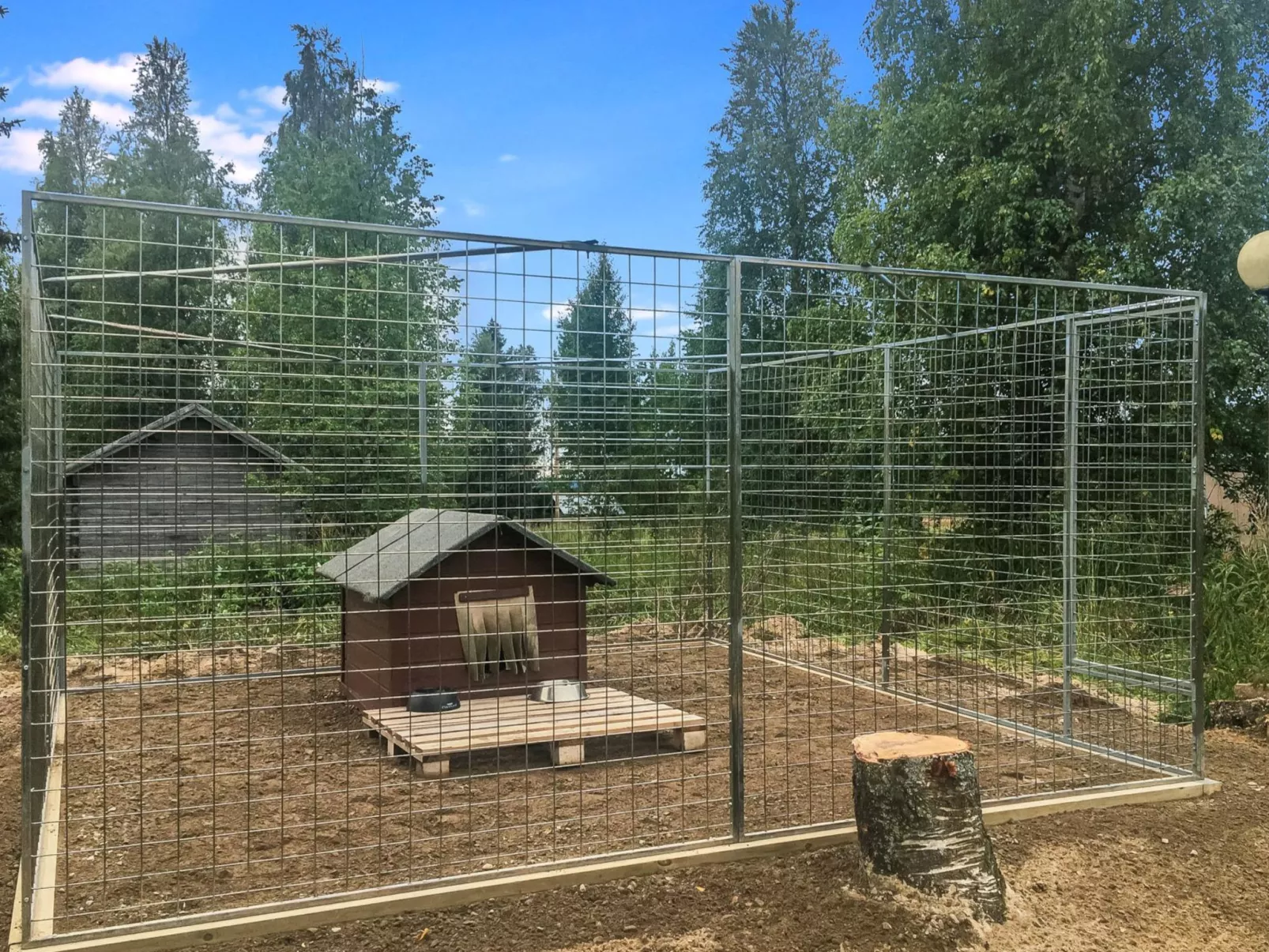 Laattaja mökki-Buiten