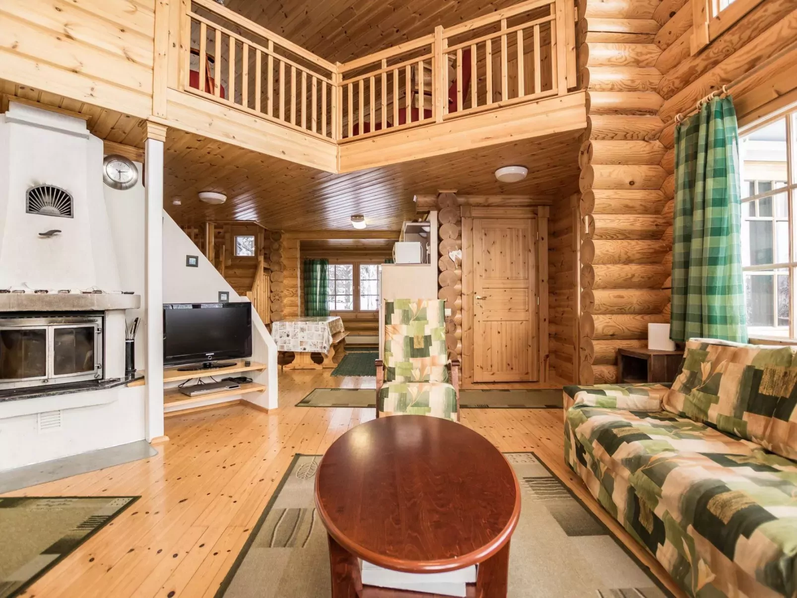 Aurinkoinen cottage-Binnen