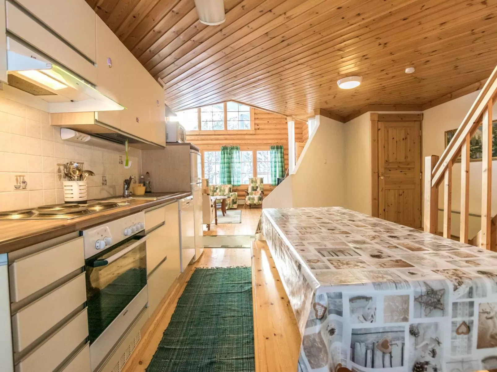 Aurinkoinen cottage-Binnen