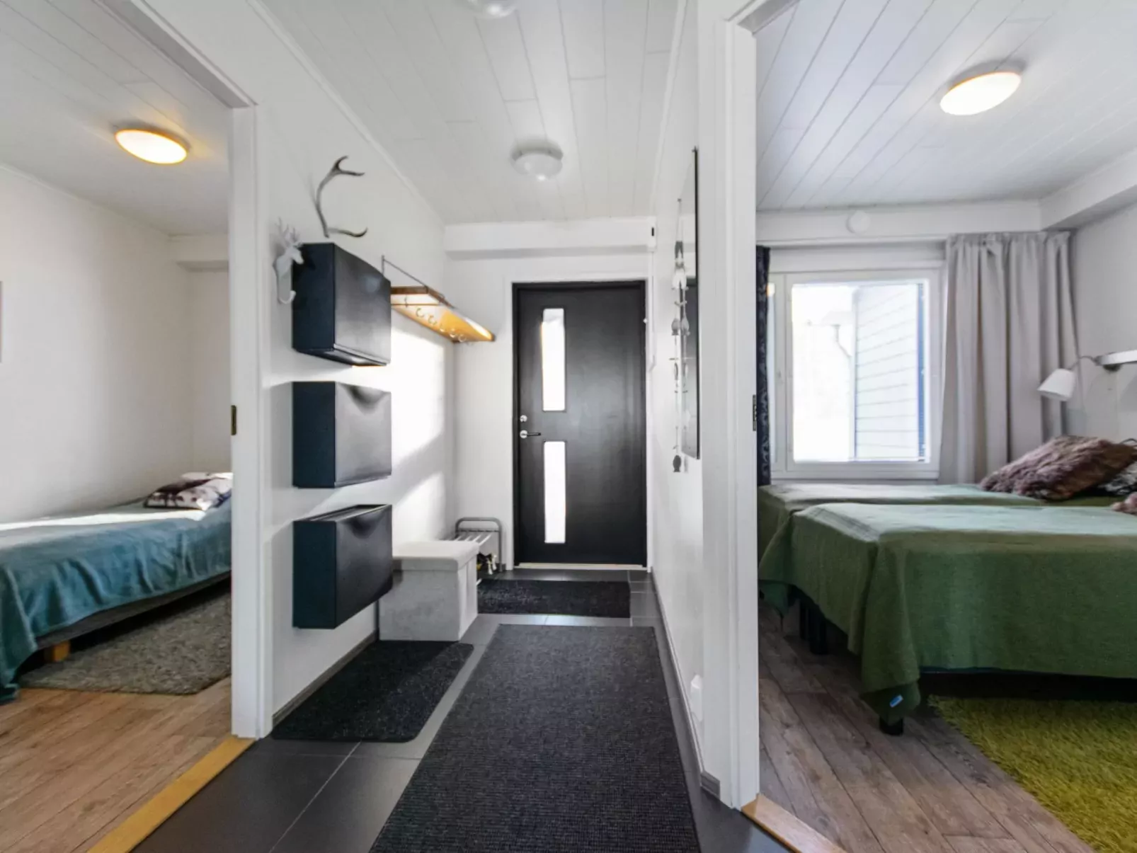 Skivillas 78 ukkohalla (2)-Binnen