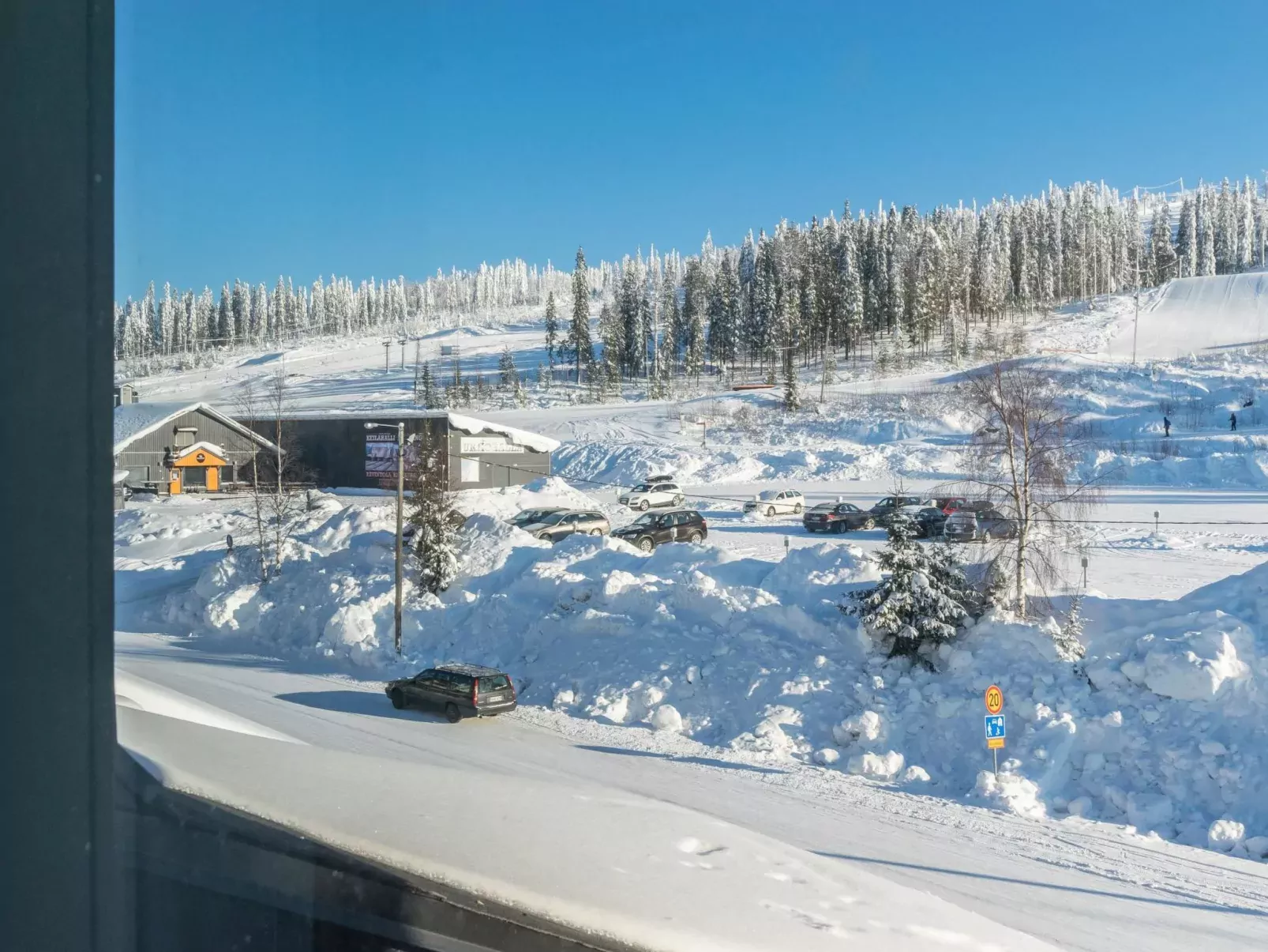 Skivillas 61 ukkohalla (b3)-Buiten