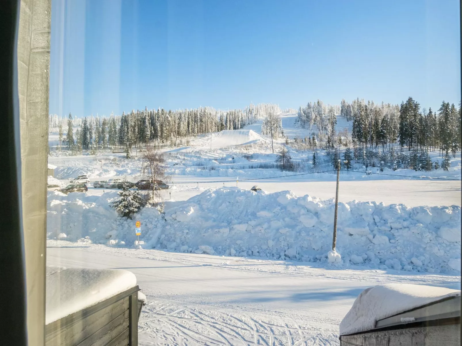 Skivillas 61 ukkohalla (b2)-Buiten