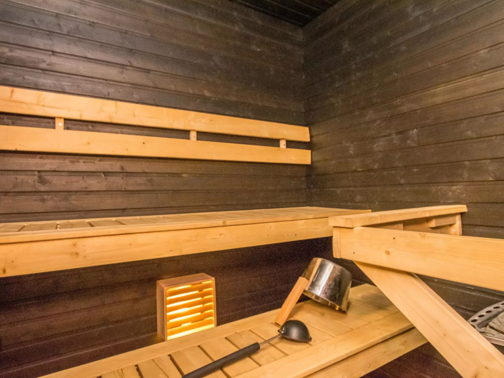 Skivillas 61 ukkohalla (b2)-Buiten