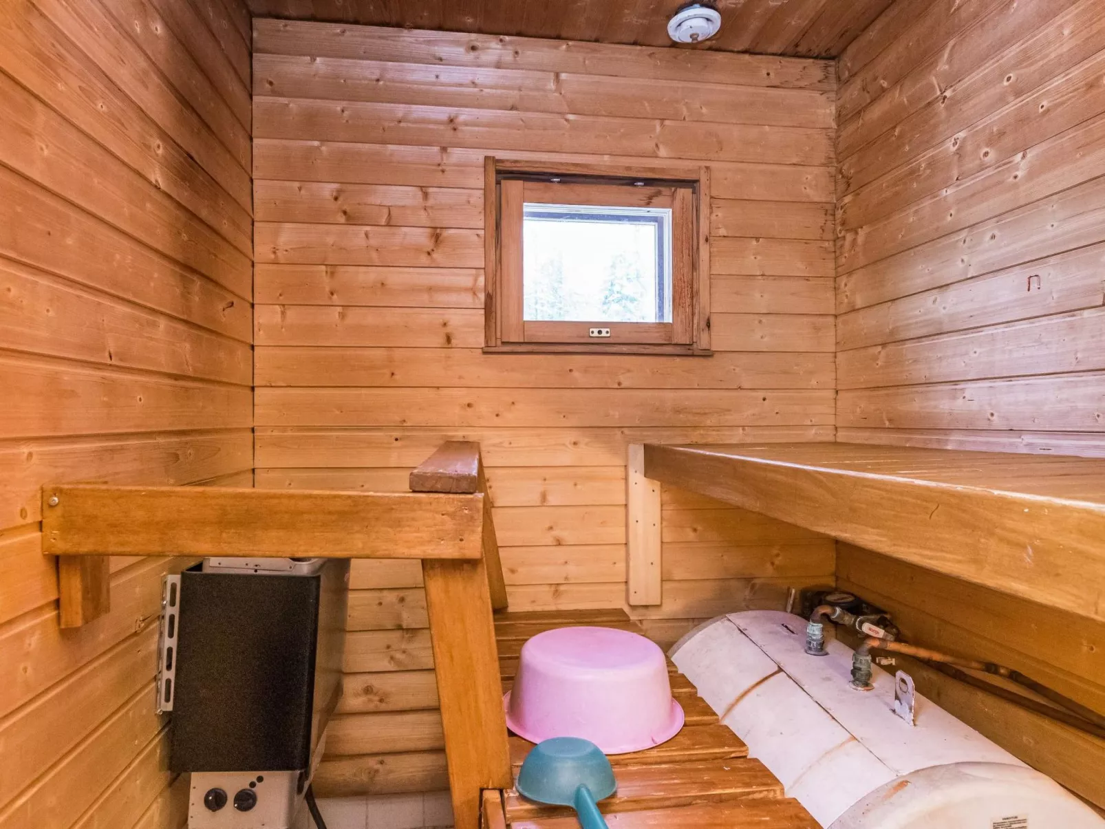 Lomapesä 10a-Binnen