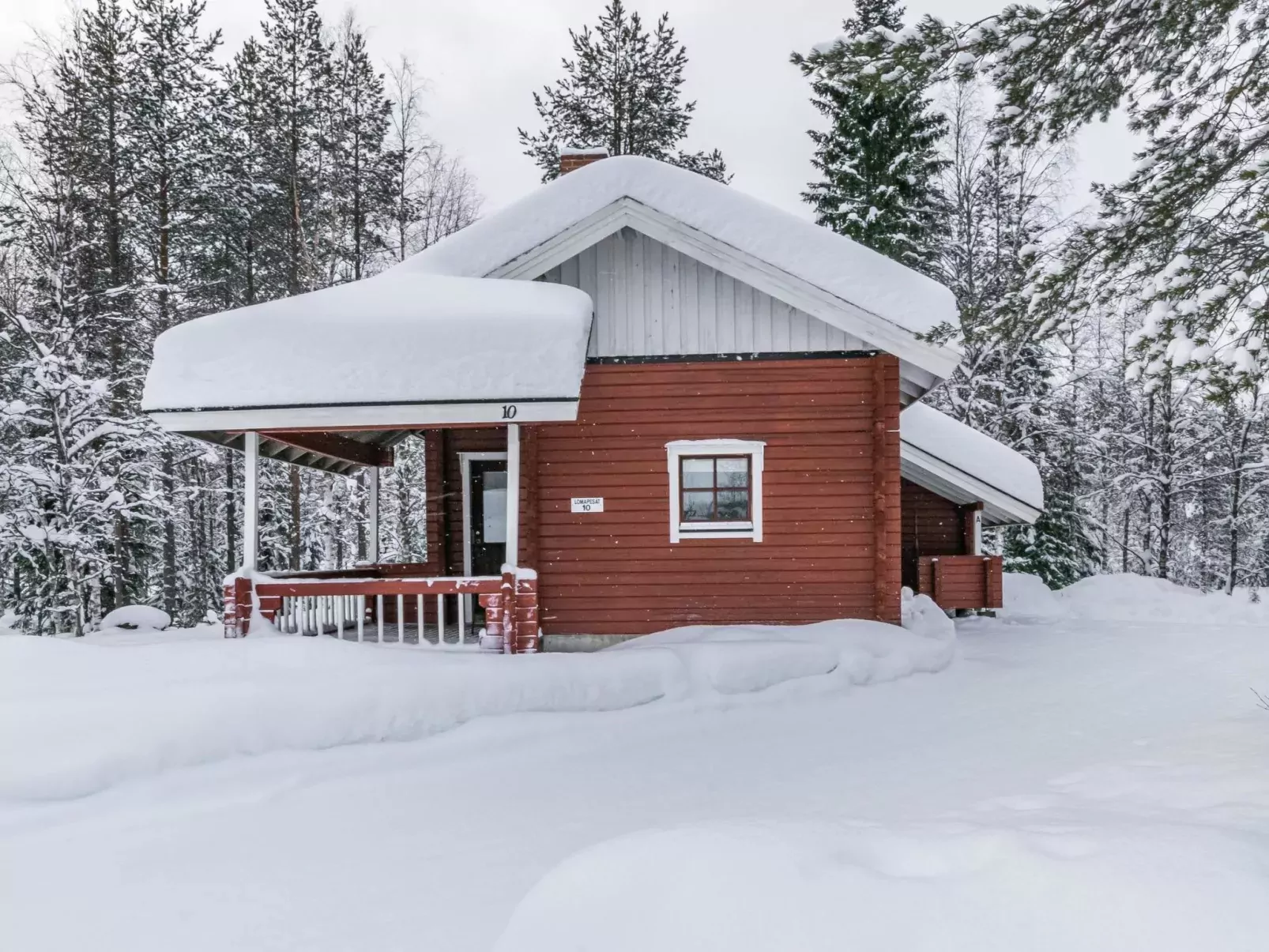 Lomapesä 10a-Buiten