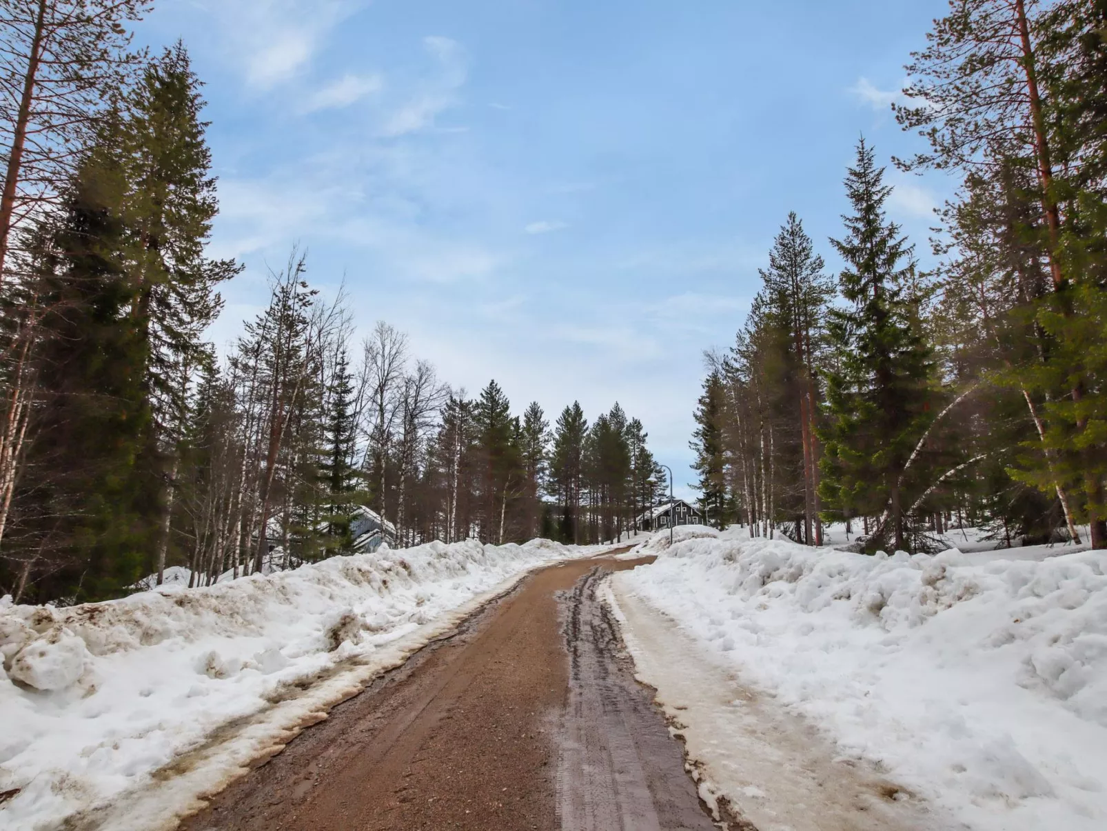 Millantupa paritalo-Buiten