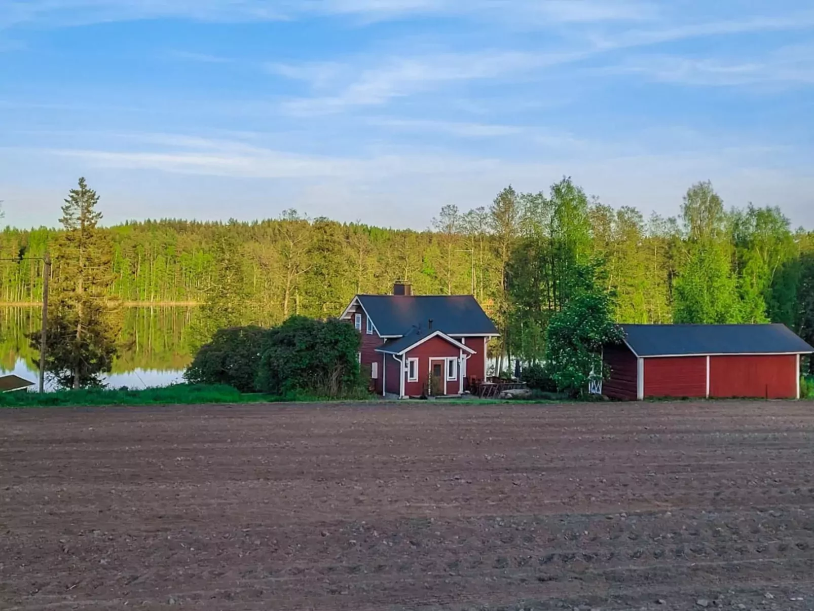 Wanha karminranta-Buiten