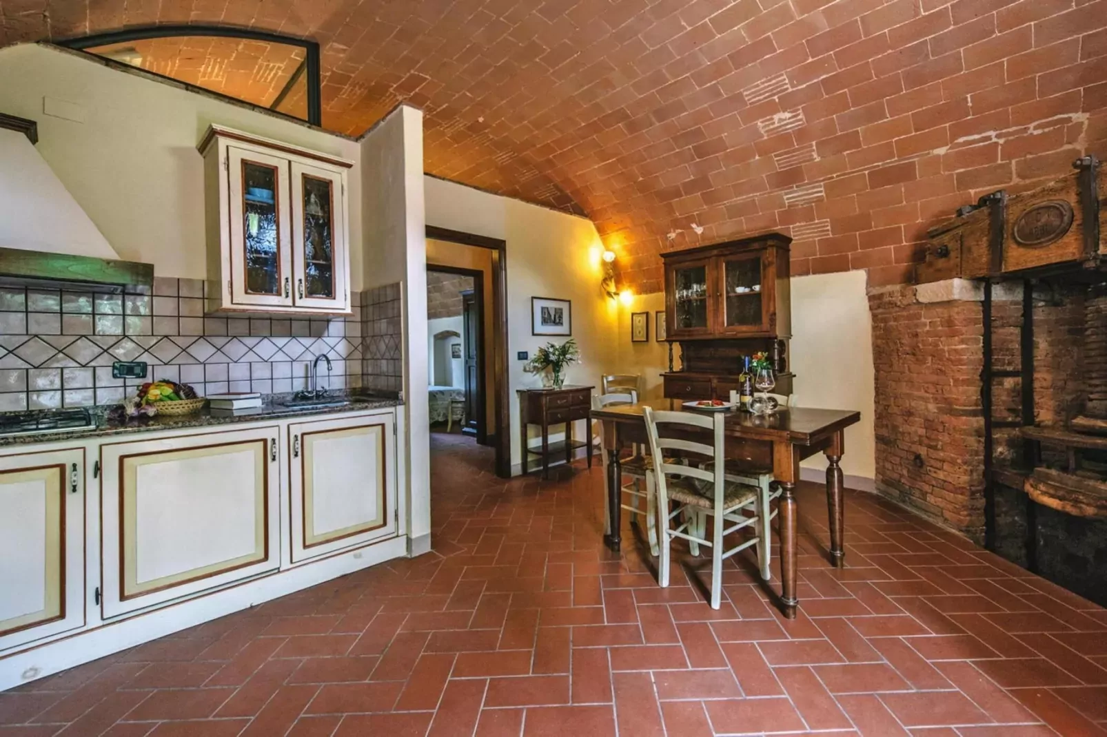 Agri-tourism Tenuta Quarrata, Santo Pietro Belvedere-trilo-Keuken
