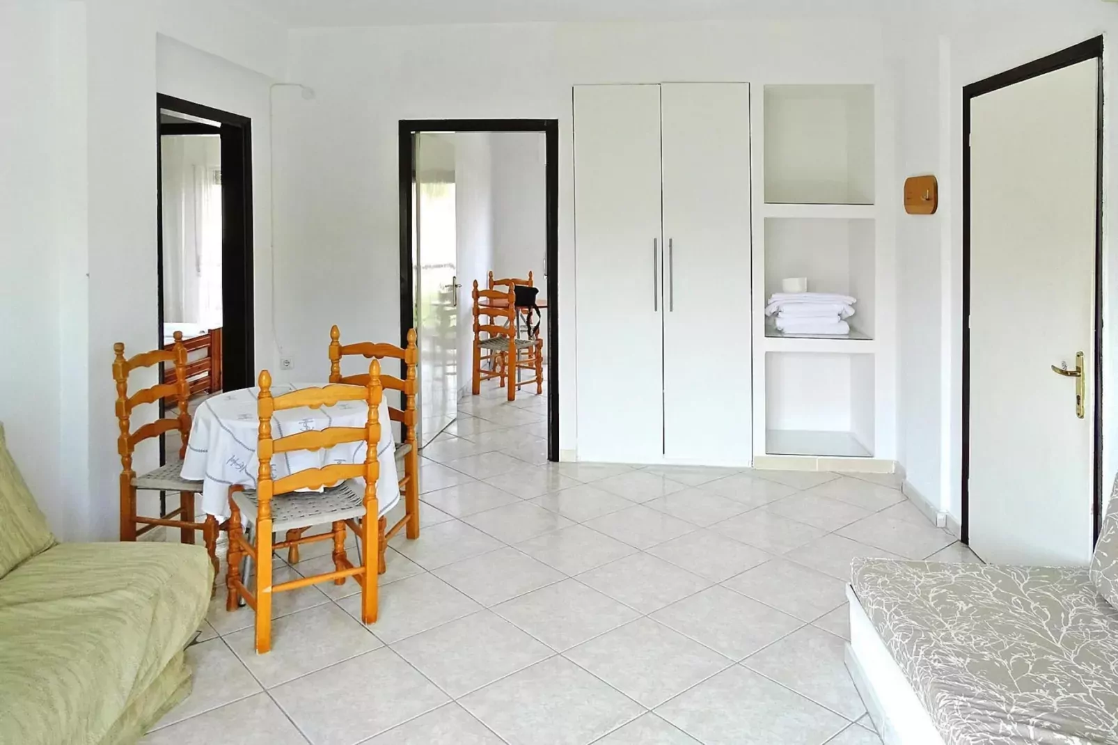 Apartments Ioli, Fourka-2 bedroom-Eetkamer