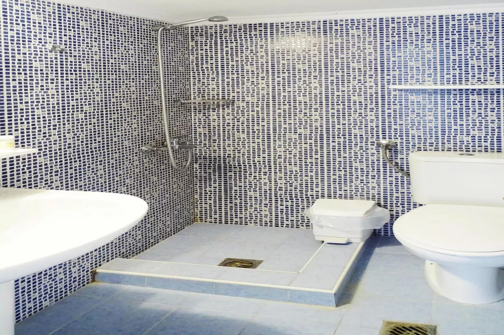 Apartments Ioli, Fourka-2 bedroom-Badkamer
