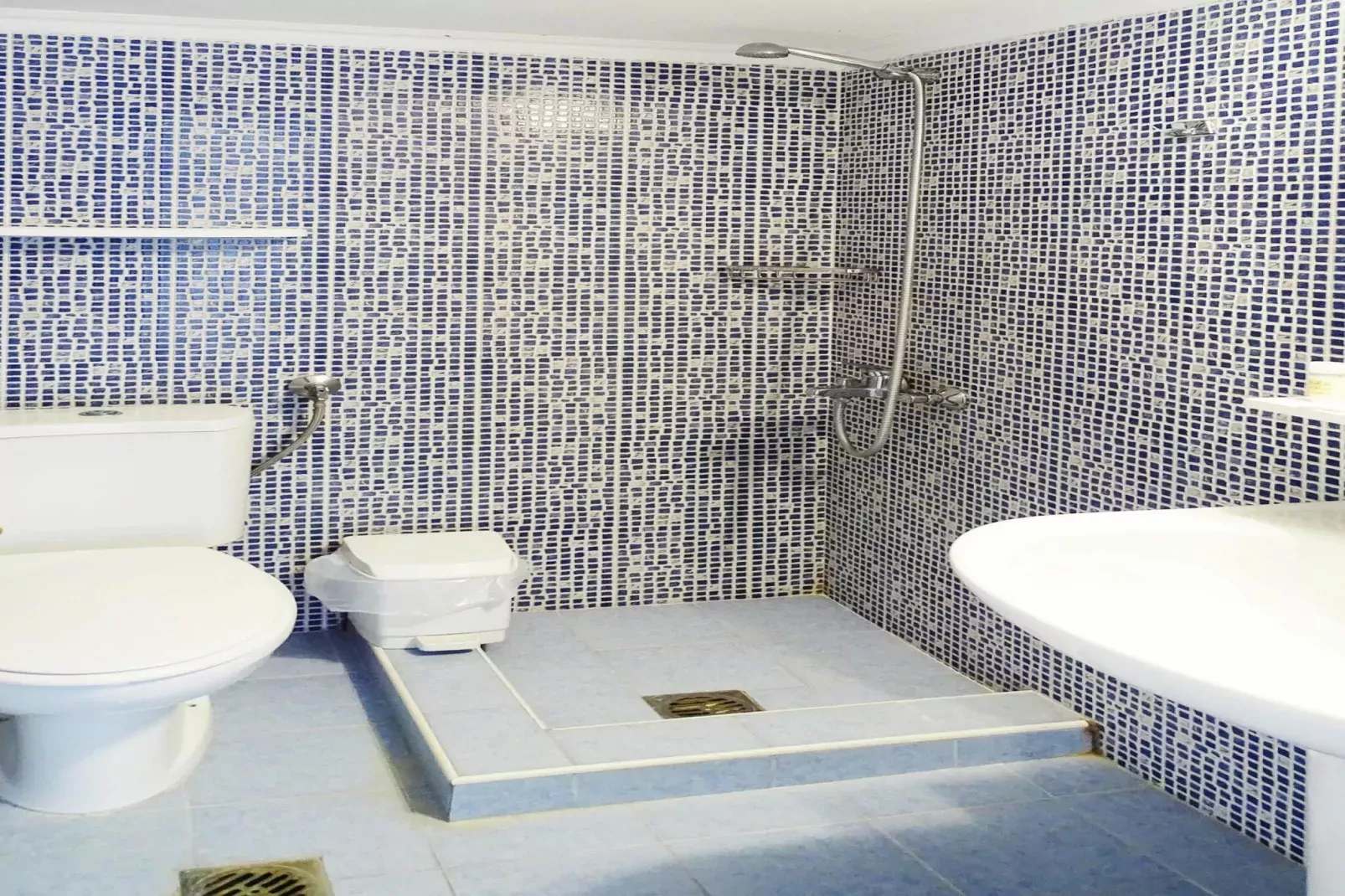 Apartments Ioli, Fourka-2 bedroom-Badkamer