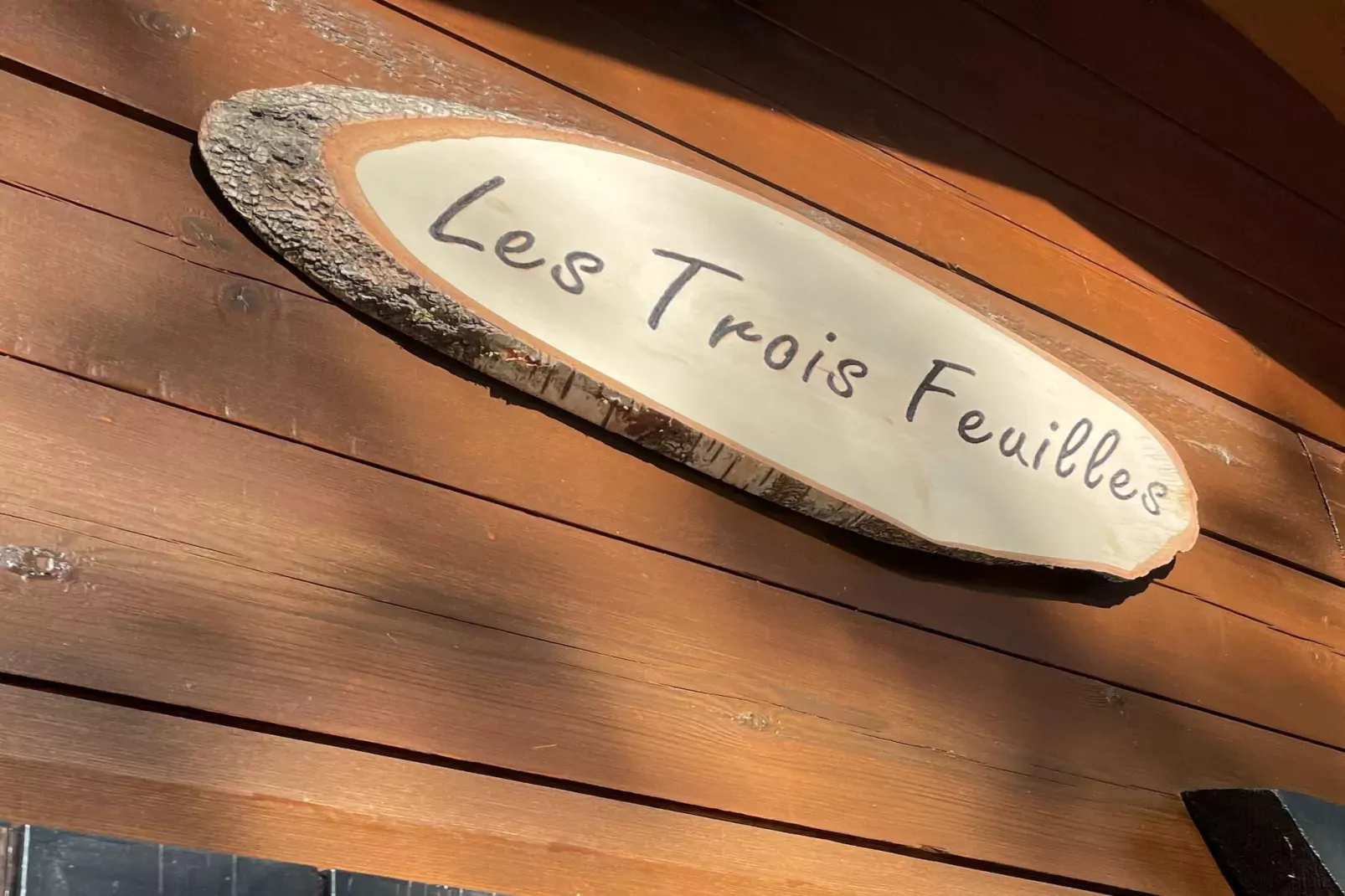 Les Trois Feuilles-Sfeer