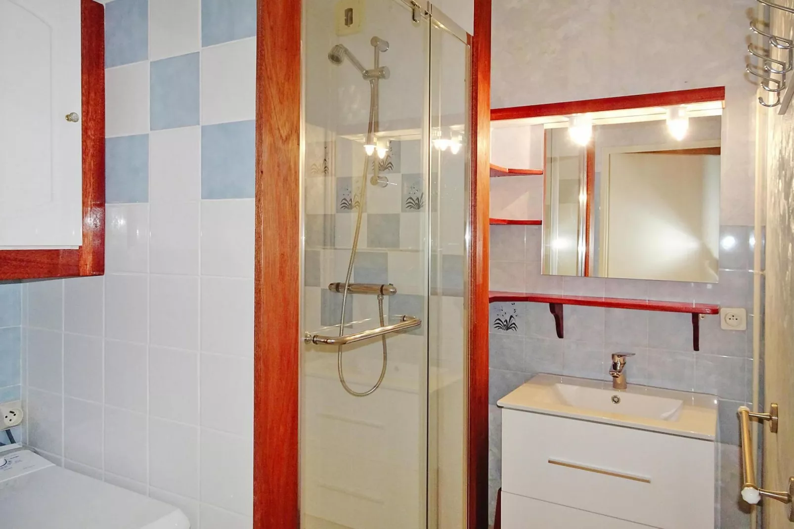 Holiday flat St Quay-Portrieux-Badkamer