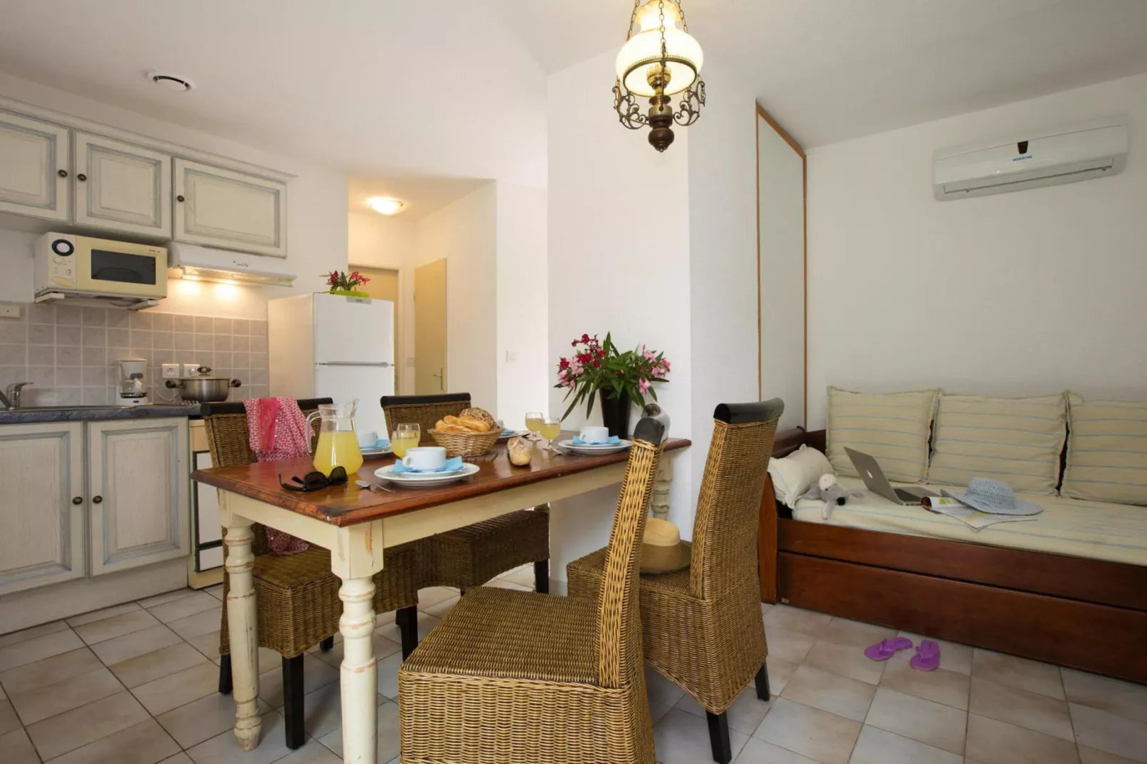 Residence Mare e Monte Solenzara // Villa F3 Charme-Eetkamer