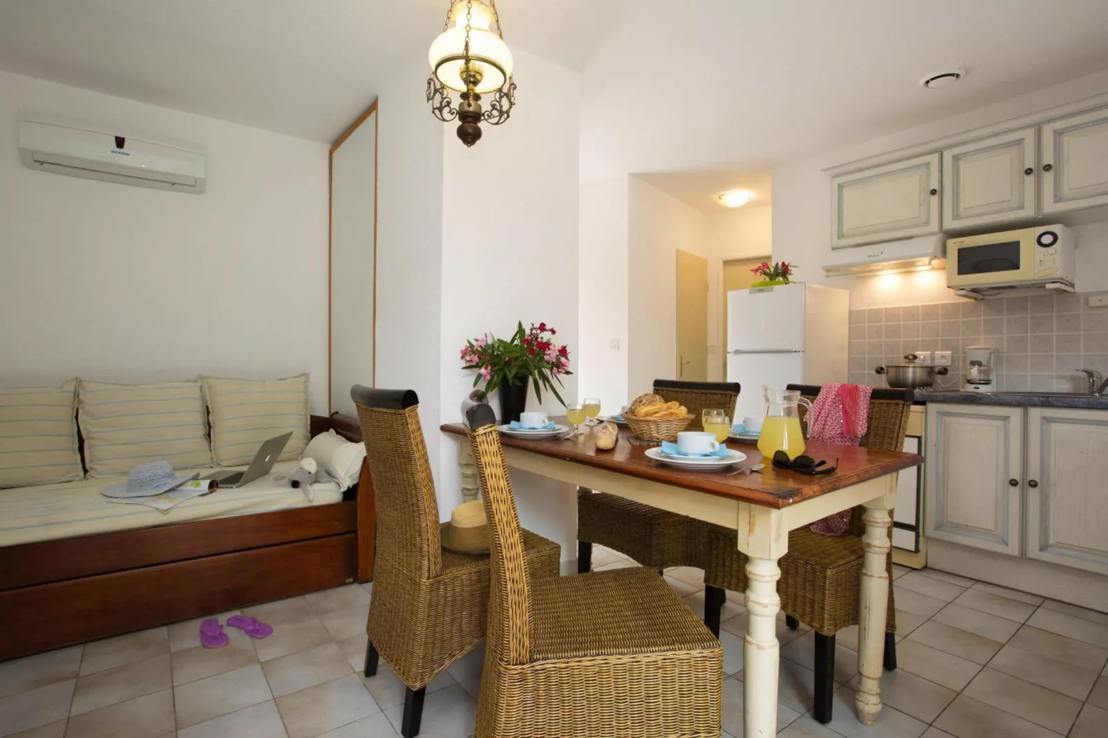 Residence Mare e Monte Solenzara // Villa F3 Charme-Eetkamer