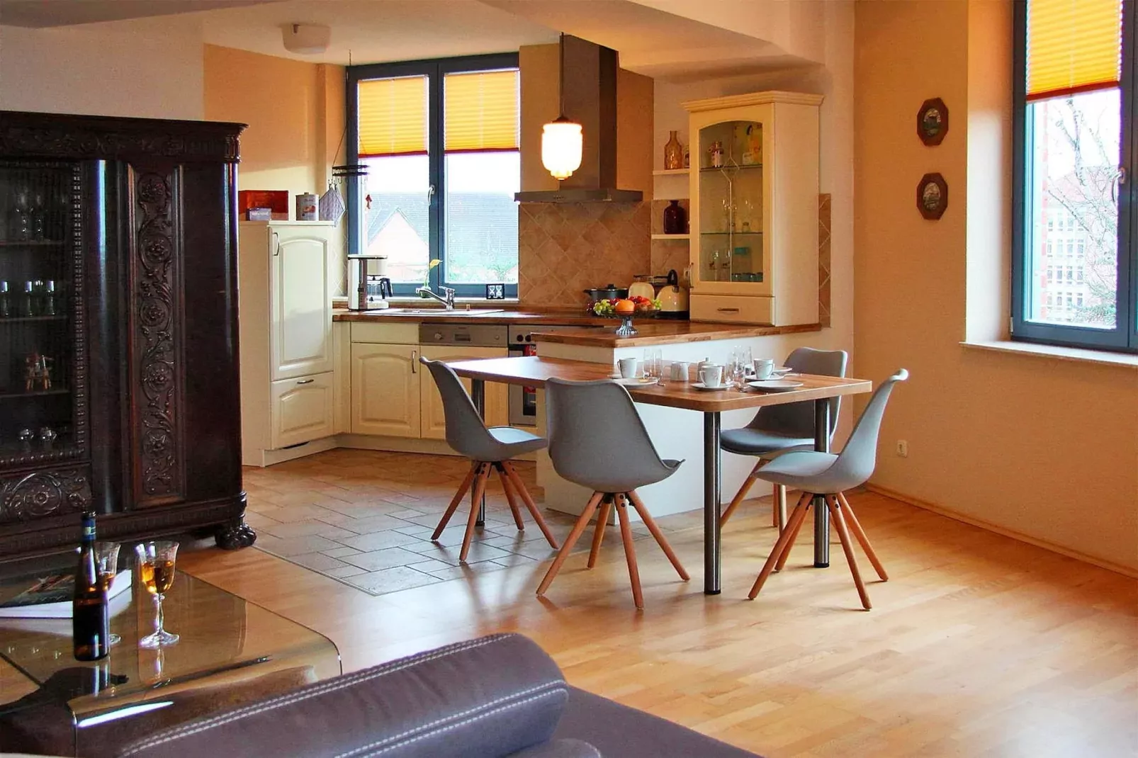 Fewo E5 79 qm-Eetkamer