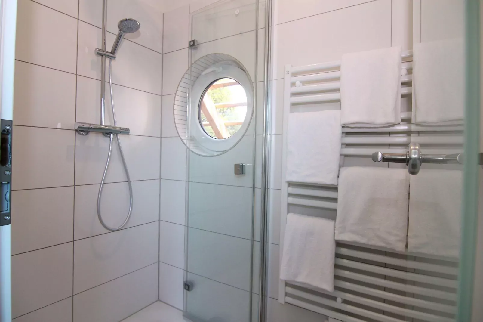 Maria Haus 1 links 80 qm-Badkamer