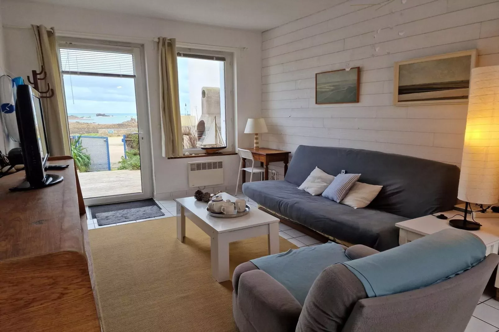 Apartment in top location with fantastic sea view Primel Plougasnou-Woonkamer