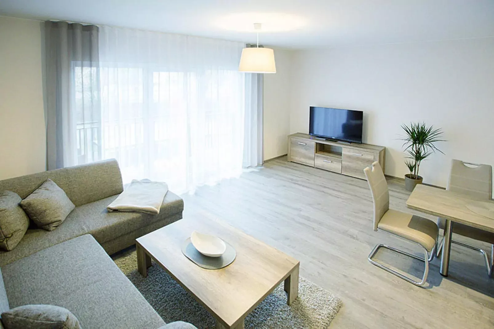 Apartment 75 qm mit Spreeblick-Woonkamer
