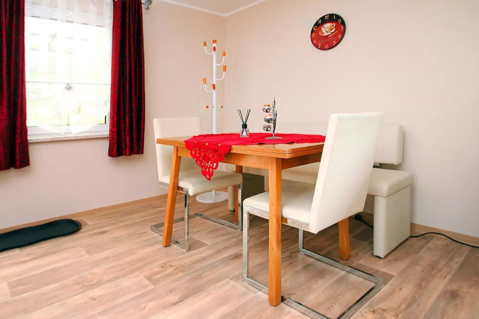 Bungalow am Spreeufer-Eetkamer